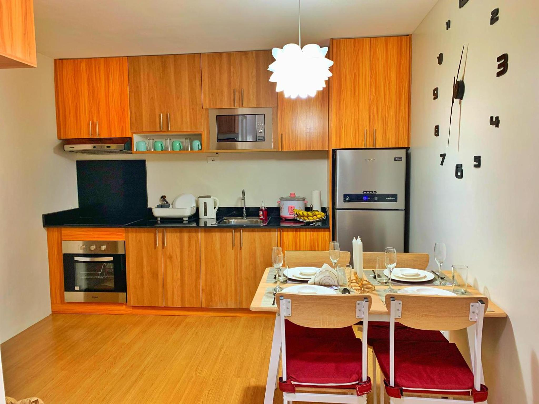 1-Bed - Sleeps 4 with High Rise City View view 2