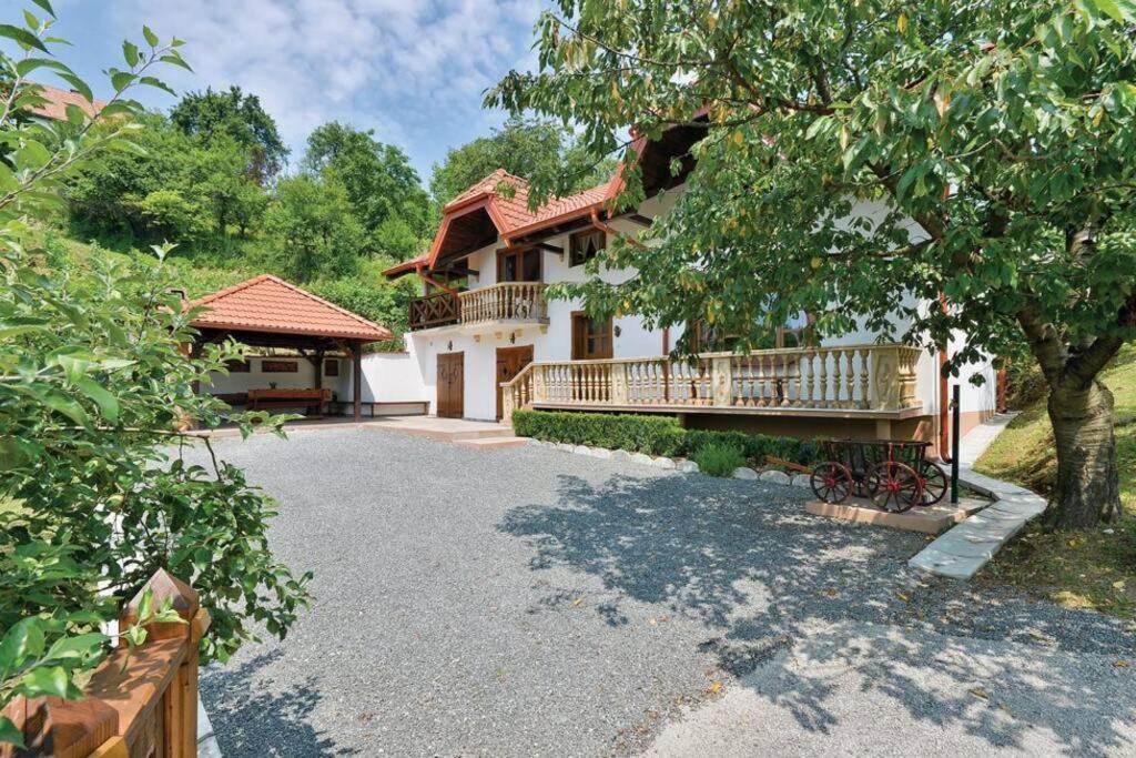 Villa Barbara/Holiday Homes with a story/Varaždin view 2