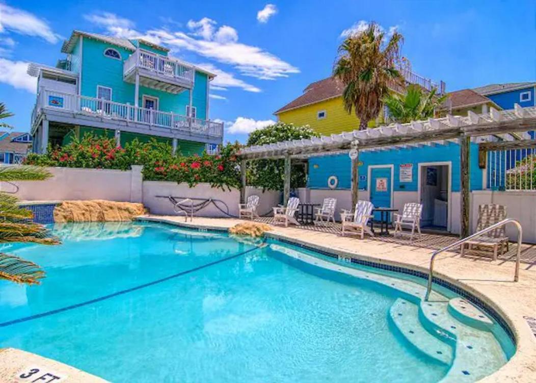 7 Bedroom Home STEPS TO THE BEACH With 4 Patios and Pool! Sleeps 20
