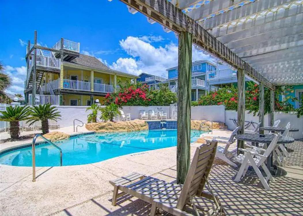 7 Bedroom Home STEPS TO THE BEACH With 4 Patios and Pool! Sleeps 20