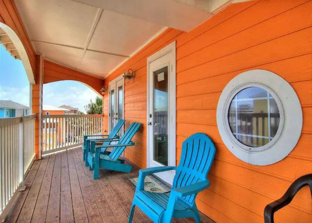 7 Bedroom Home STEPS TO THE BEACH With 4 Patios and Pool! Sleeps 20