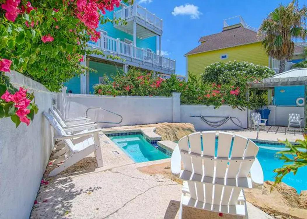 7 Bedroom Home STEPS TO THE BEACH With 4 Patios and Pool! Sleeps 20