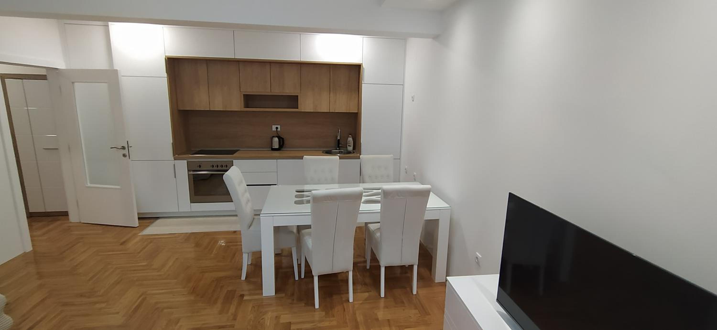 Leo Apartment view 5