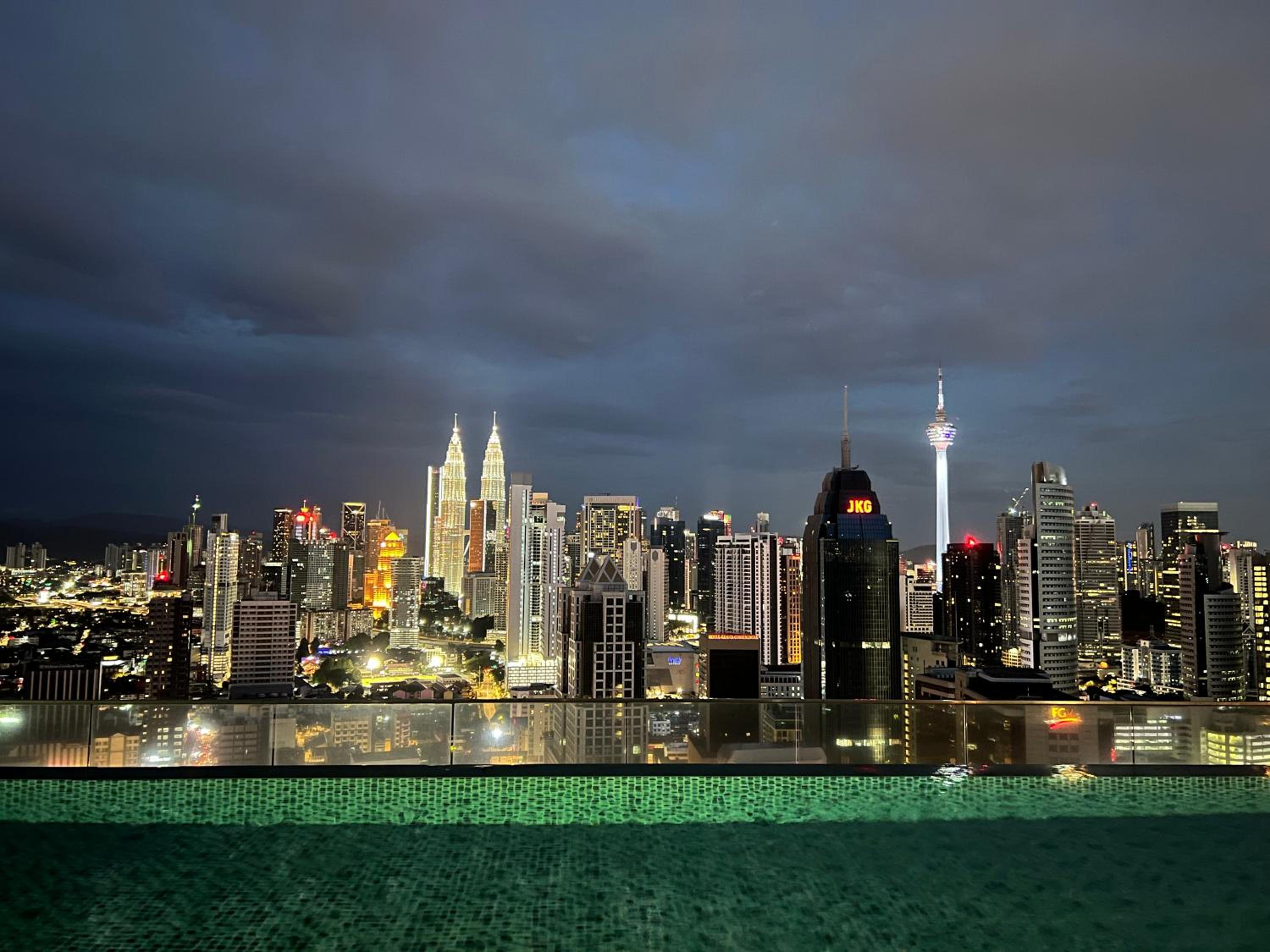 Regalia Suites Skypool View KLCC by Enjoy your stay