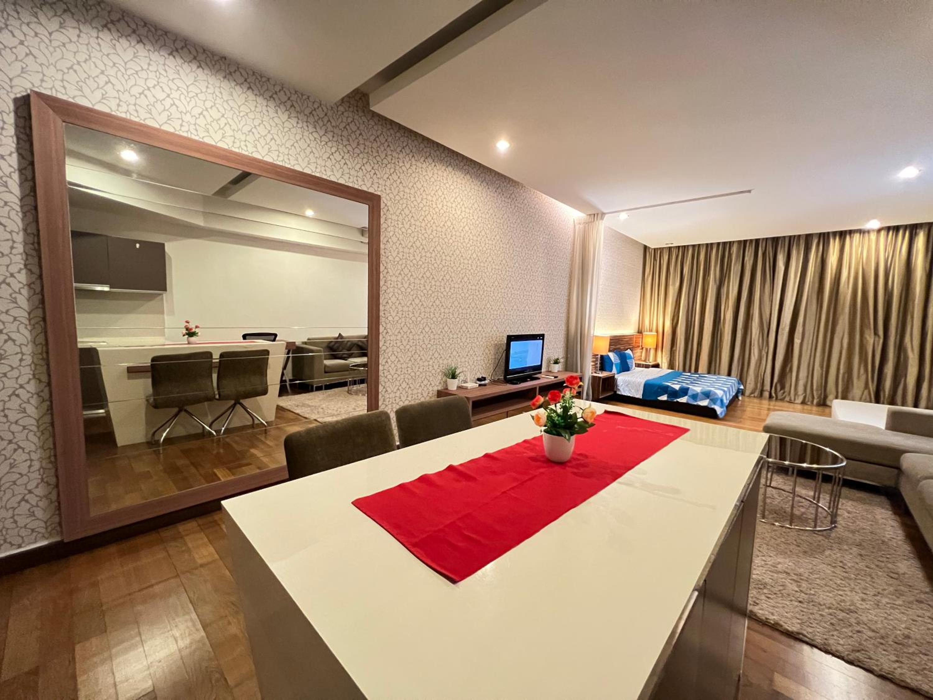 Regalia Suites Skypool View KLCC by Enjoy your stay