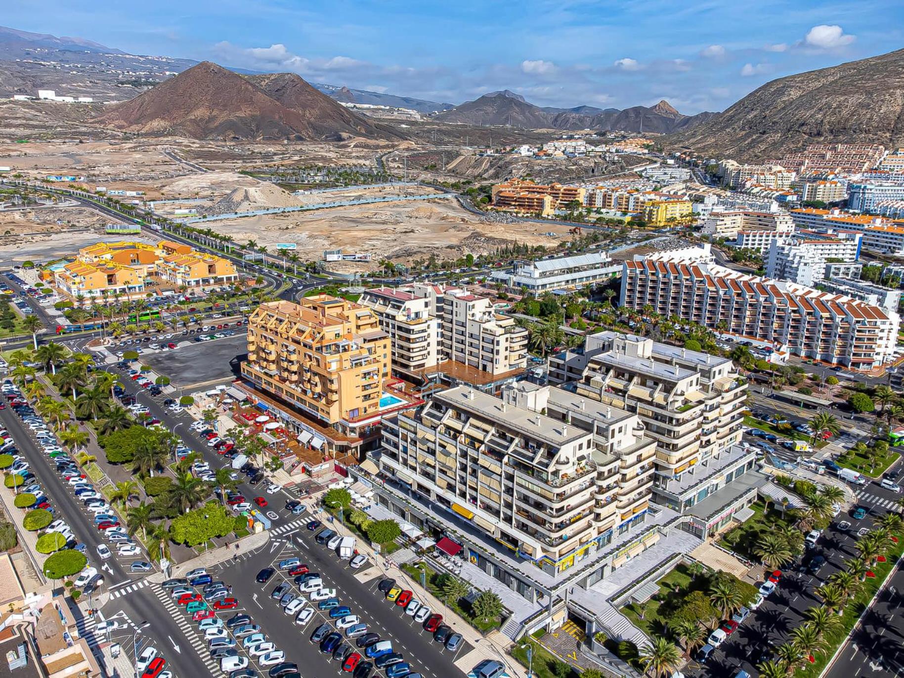As de Casas - Valdes Center 1 - Los Cristianos