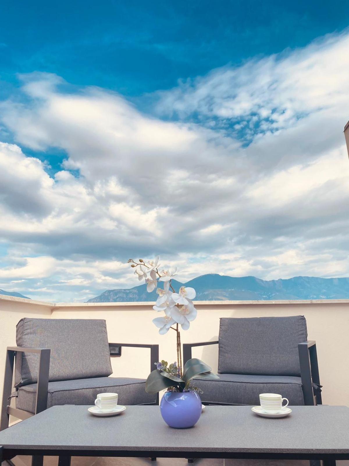Rooftop Sunset View Apartment