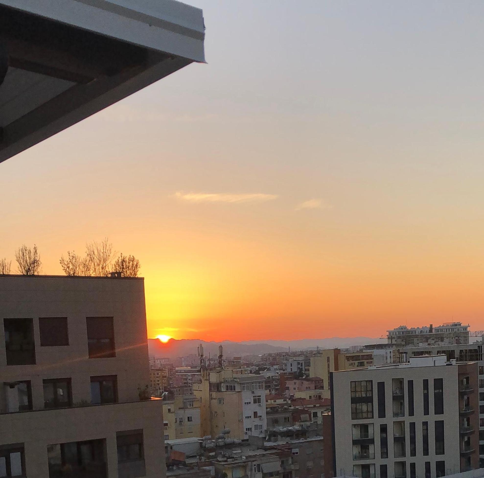 Rooftop Sunset View Apartment