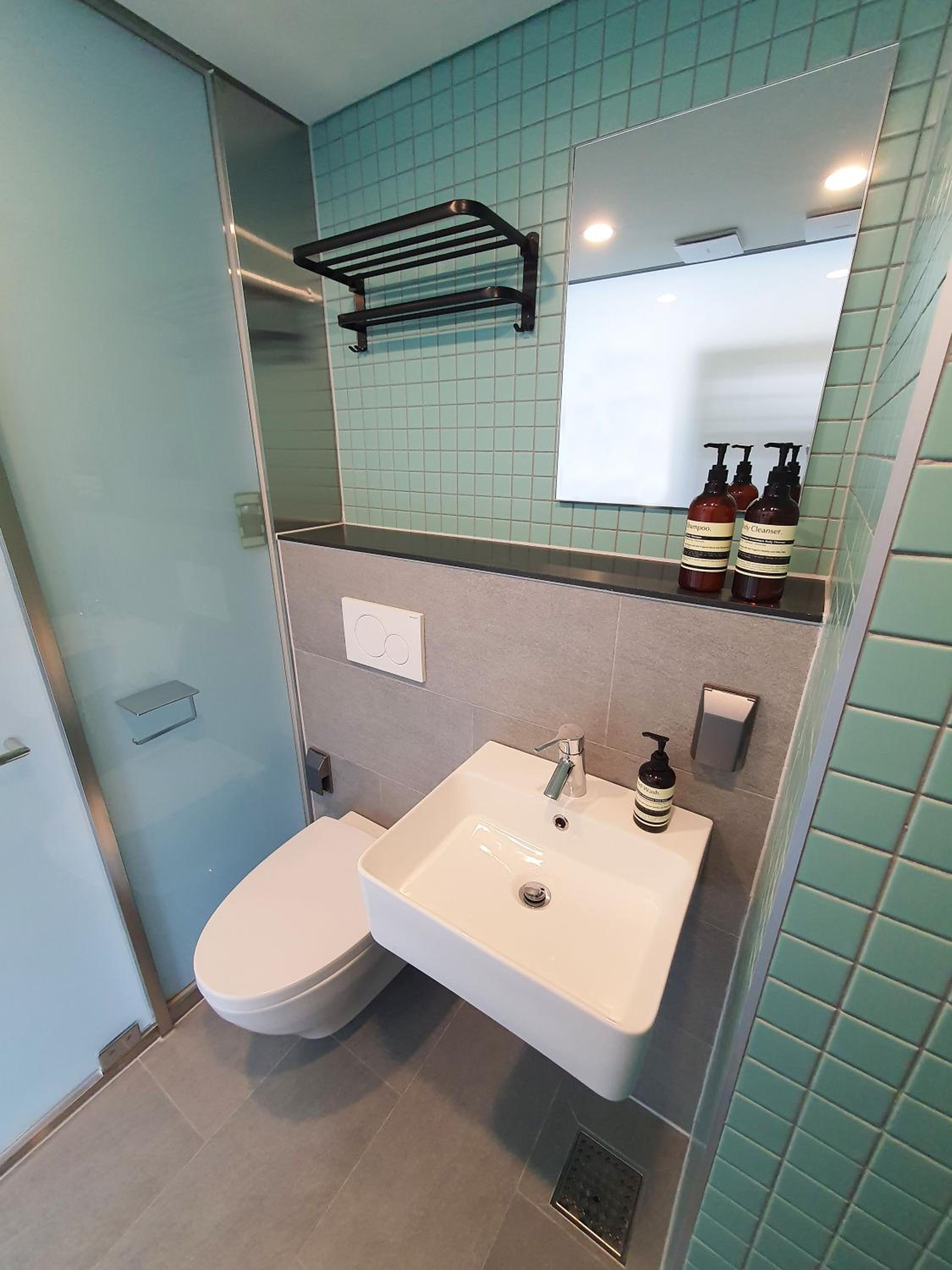 YOLO Guesthouse