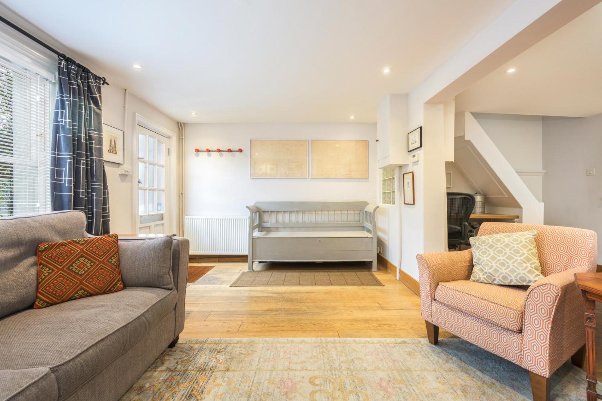 Delightful Bird Sisters Cottage with Free Parking view 5