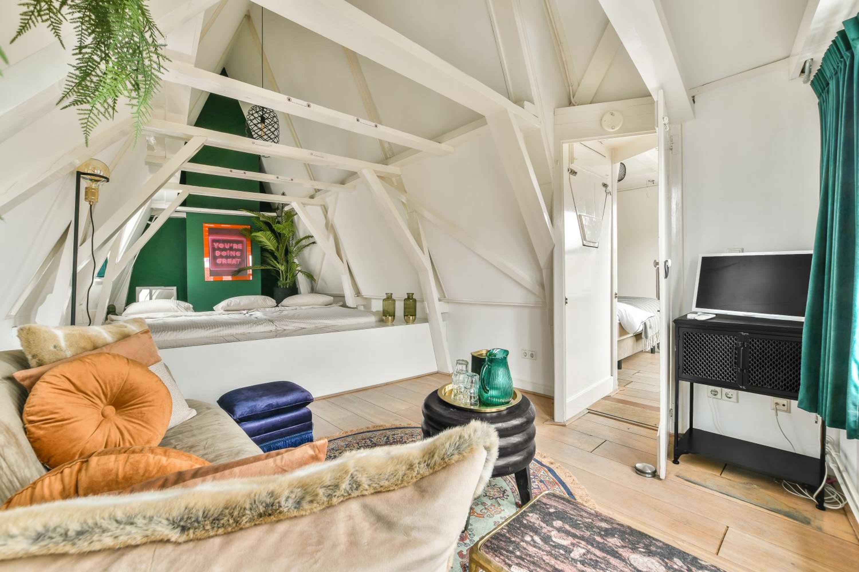 Spiegelgracht Apartments with Canal View