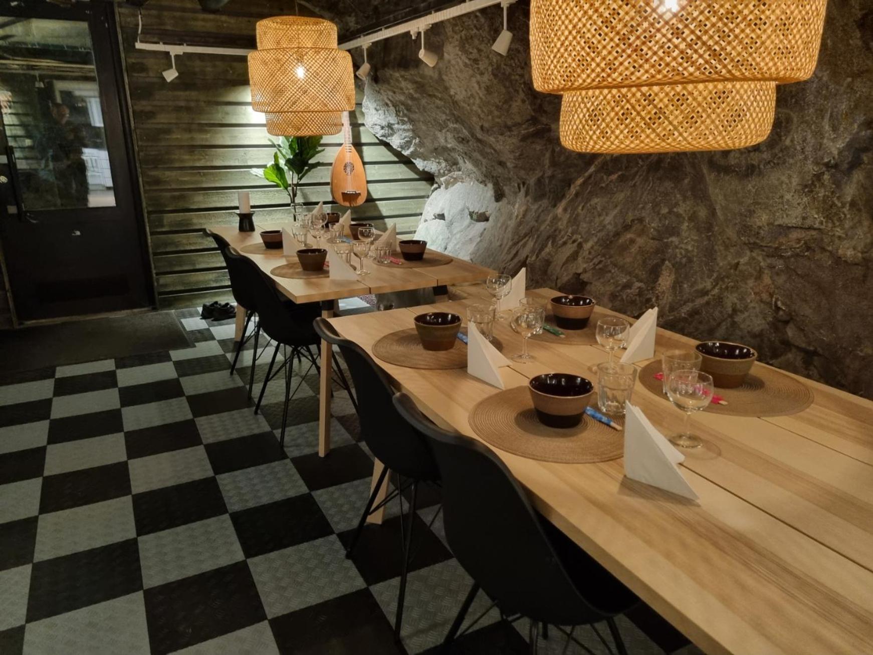 Cave Retreat - Sleeps 2 - Pets - Parking - Wifi view 5