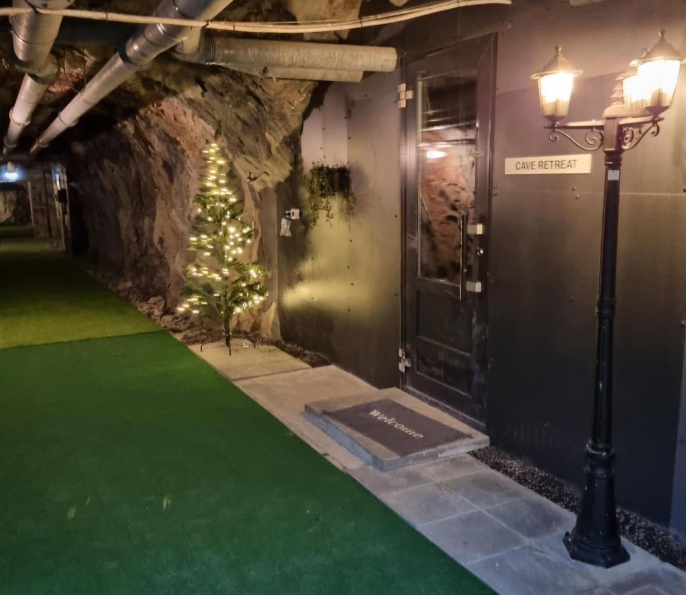 Cave Retreat - Sleeps 2 - Pets - Parking - Wifi view 3