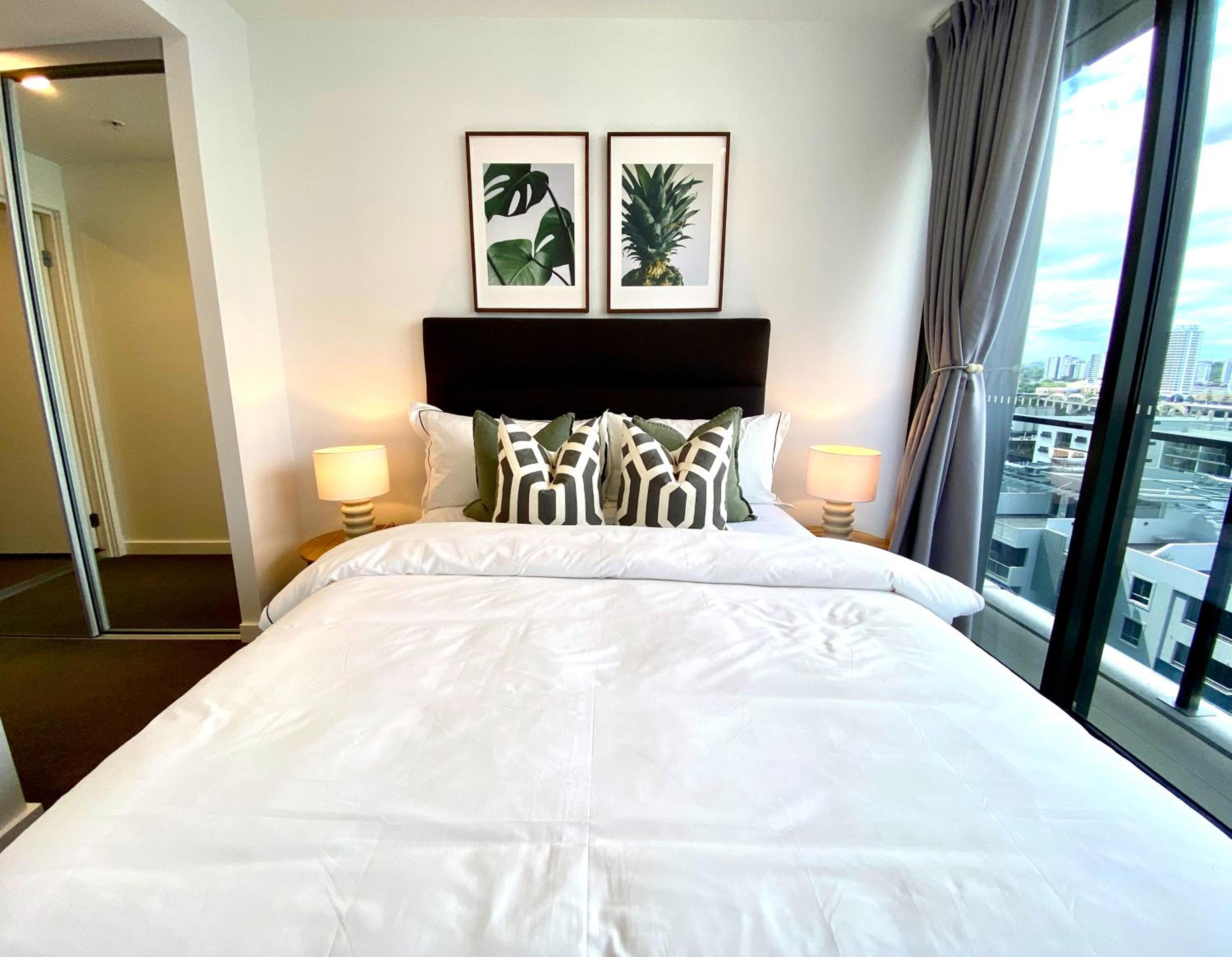 Southbank Apartment with pool Brisbane CBD Hosted by Homestayz