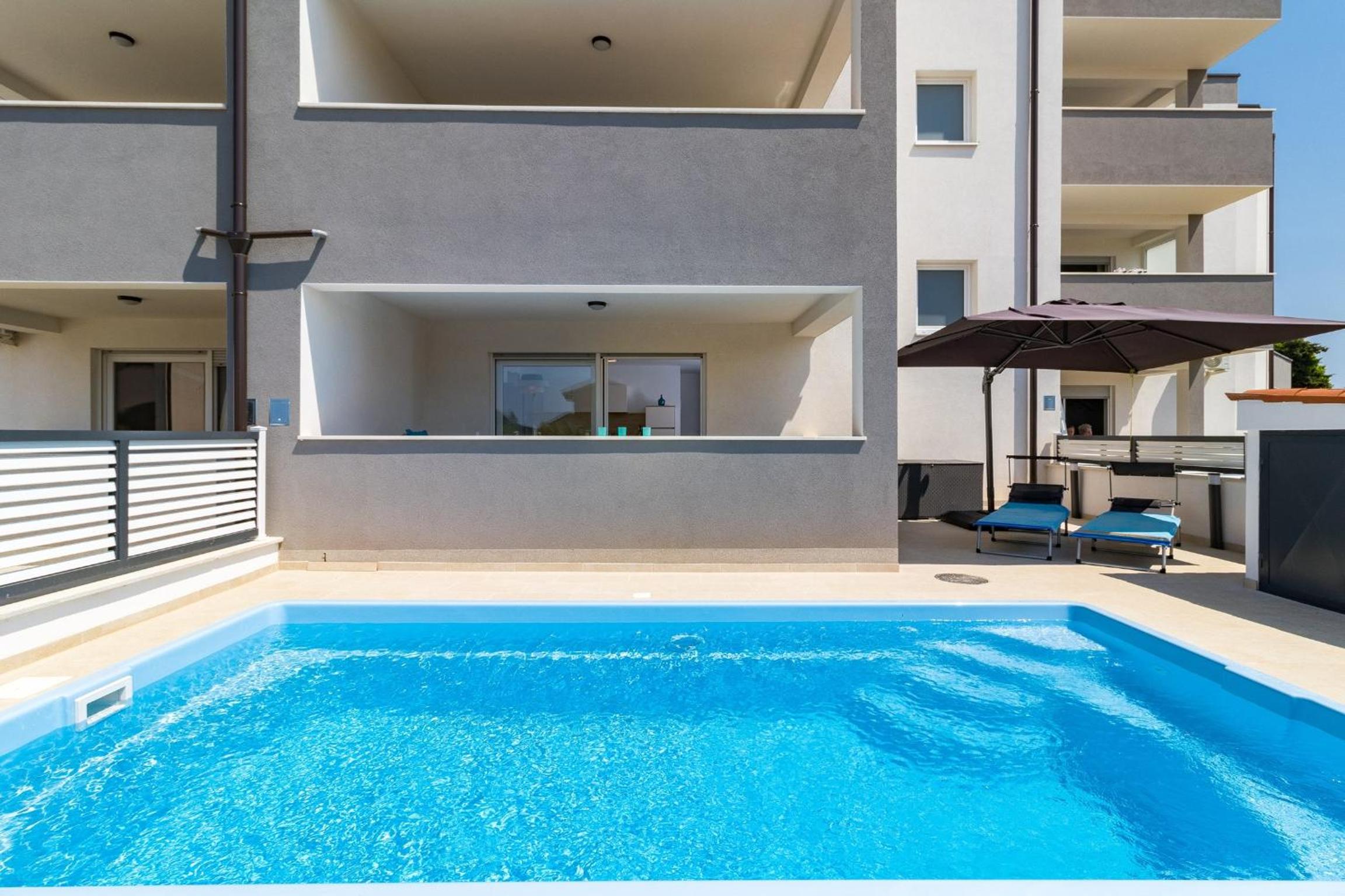 Piscina Apartamento Sax — photo 2
