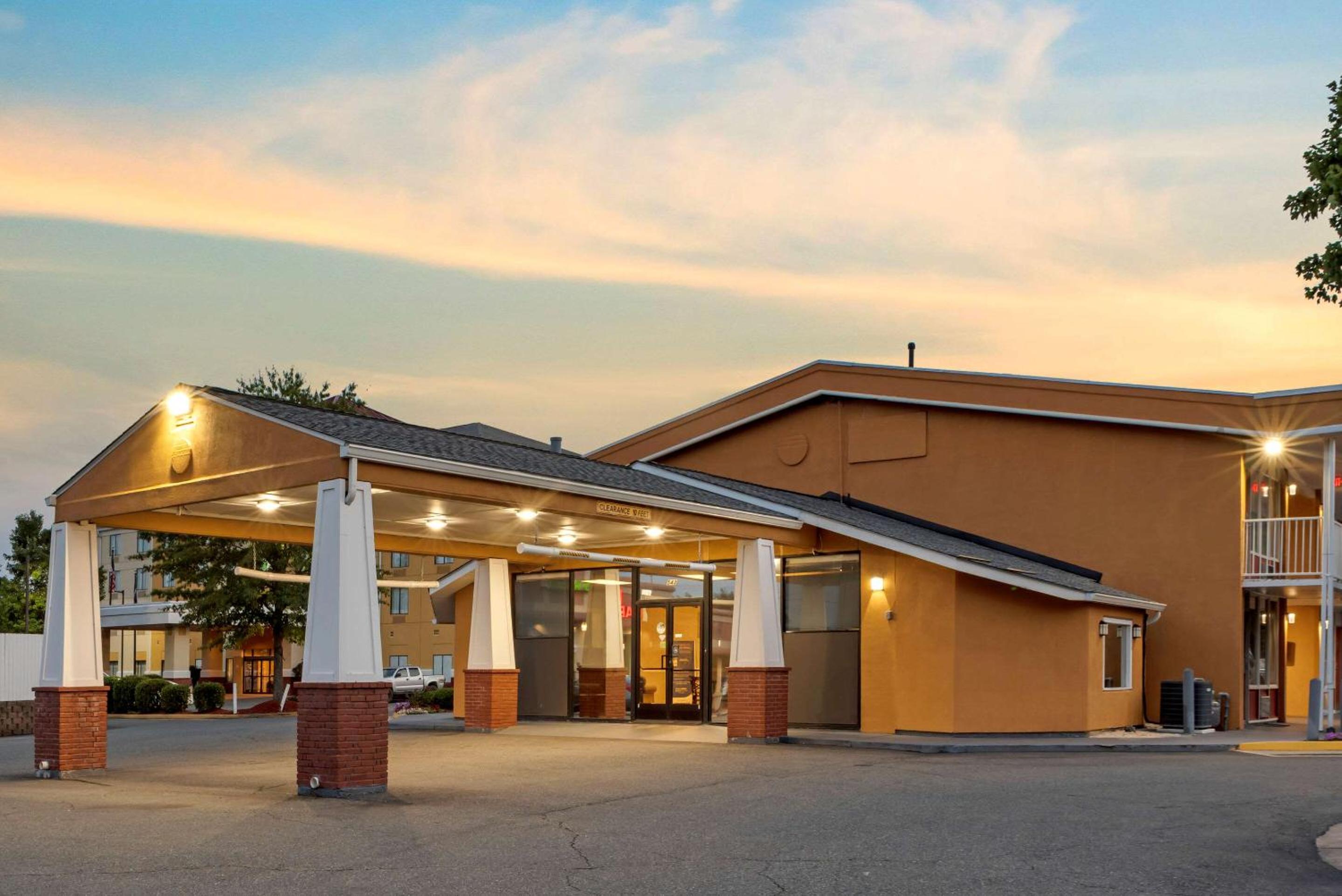 Quality Inn Fredericksburg near Historic Downtown view 5