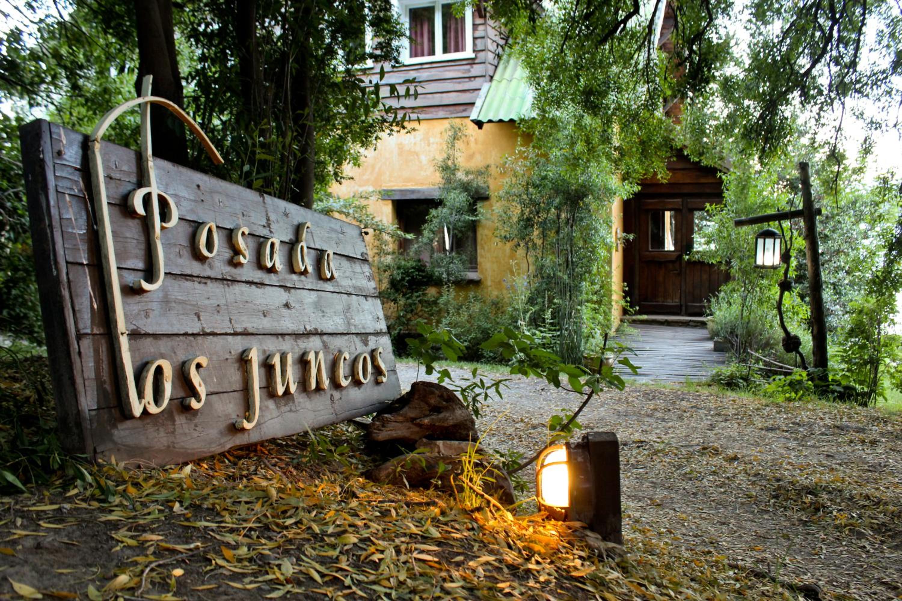 Los Juncos Patagonian Lake House