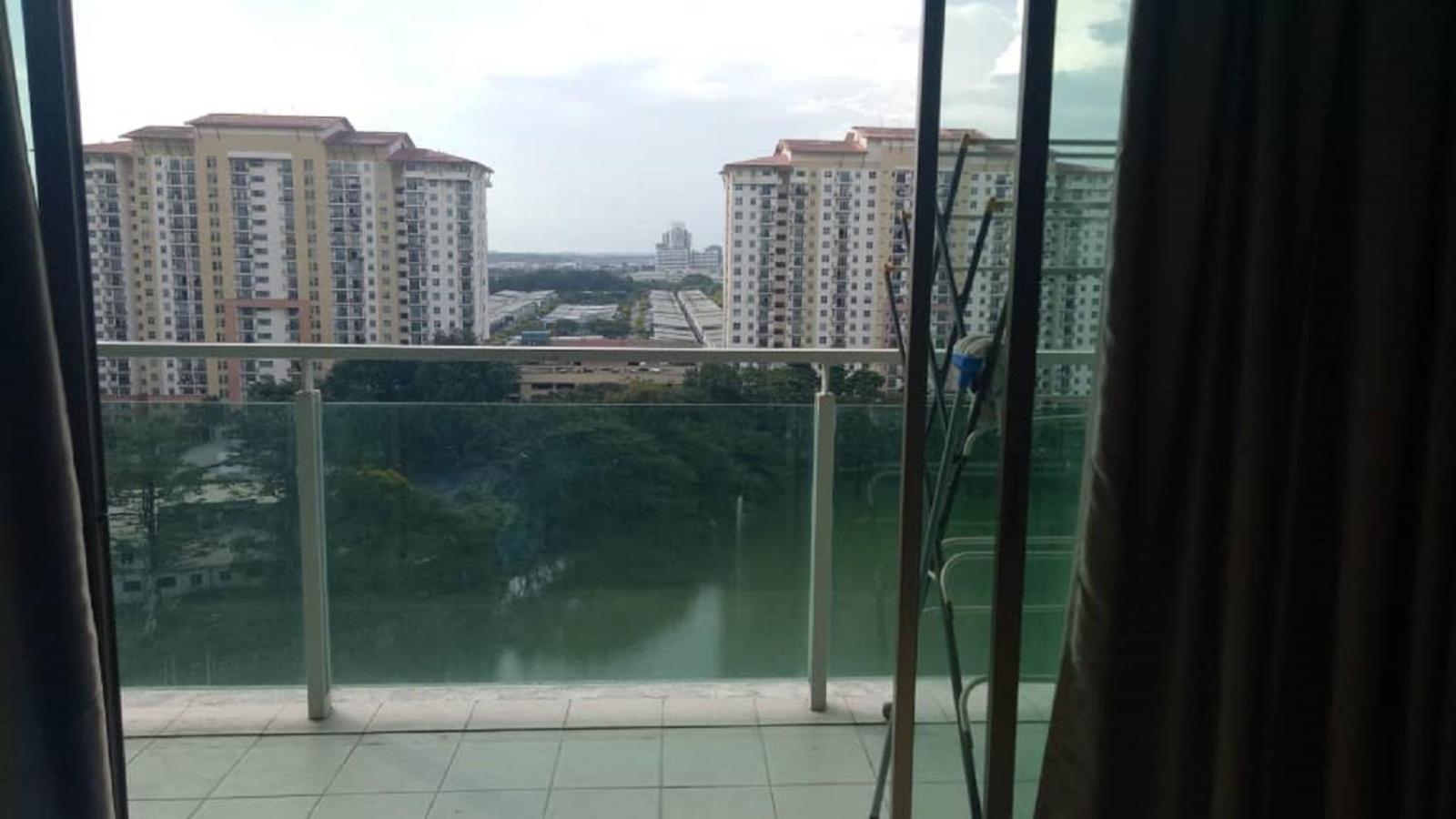 11-Modern HOMESTAY PALAZIO lake view Mount Austin Palazio near AEON Themepark Toppen IKEA