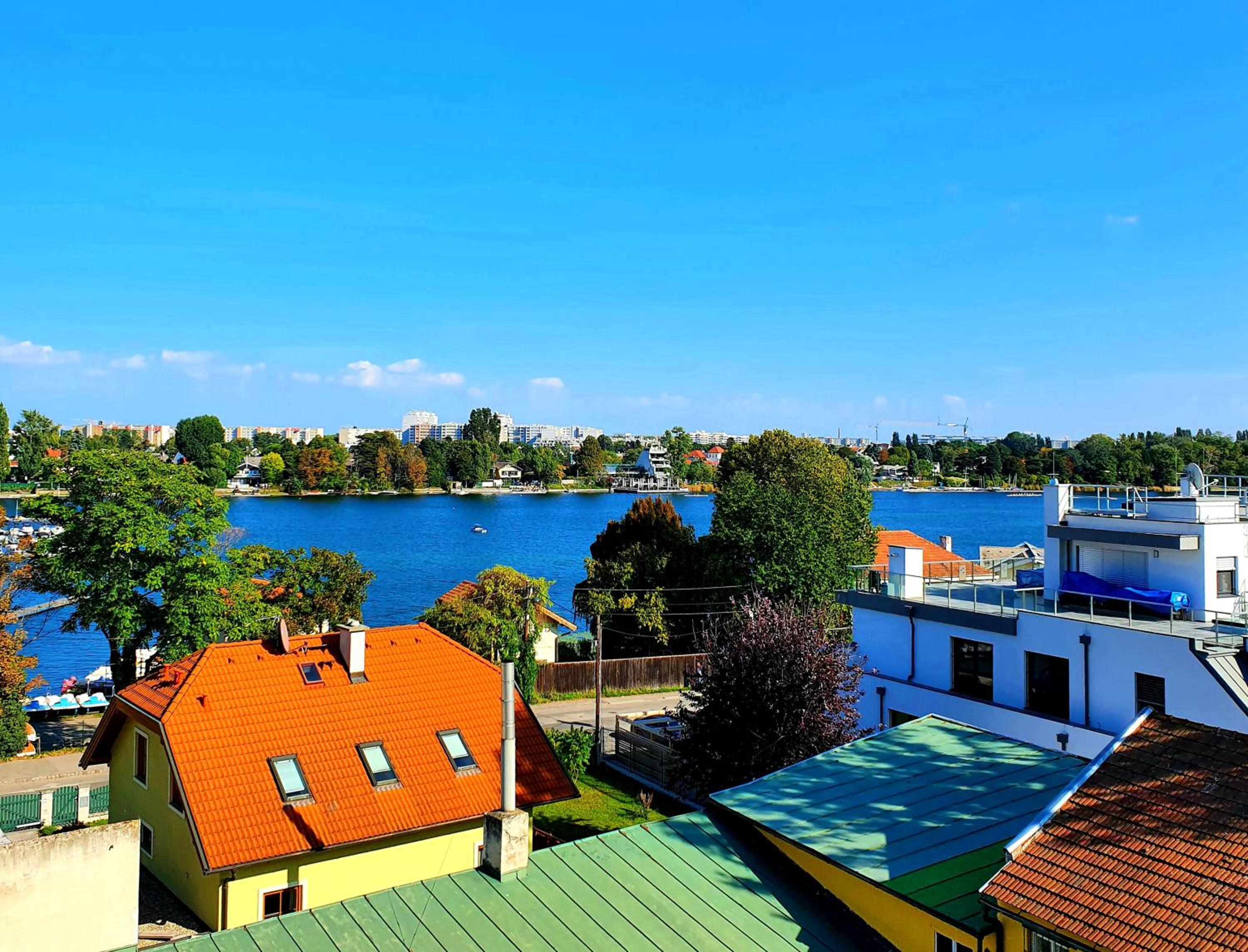 Near Lake Stylish & Fully Furnished Apartment