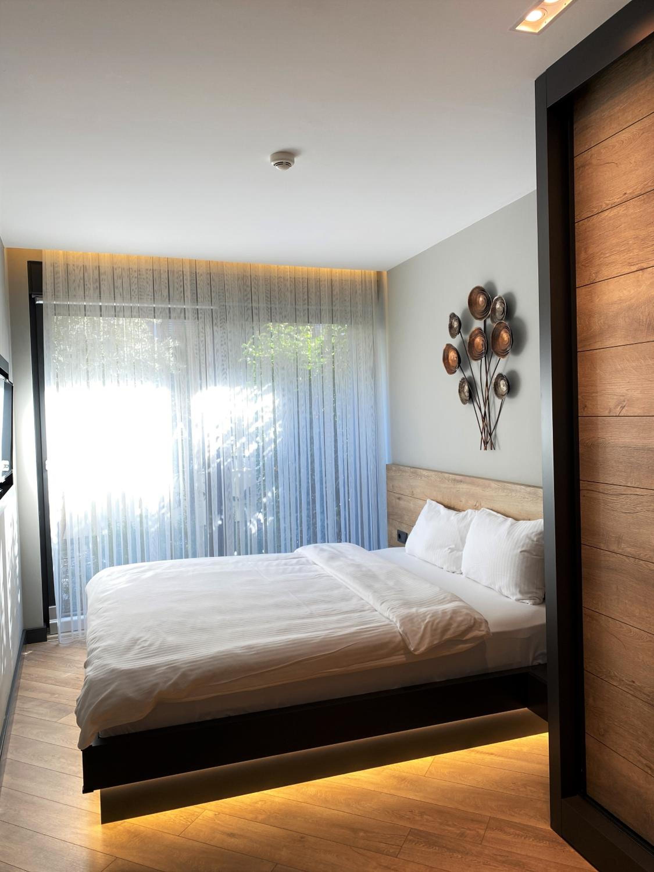 Z-Suites - Image 122