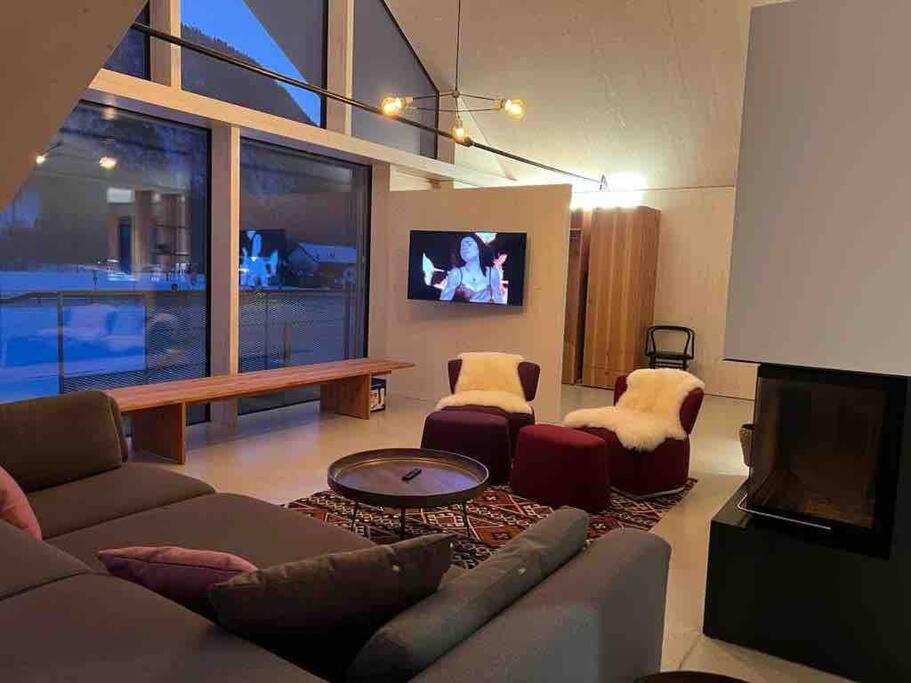 Modern Alpine Penthouse with Lake View