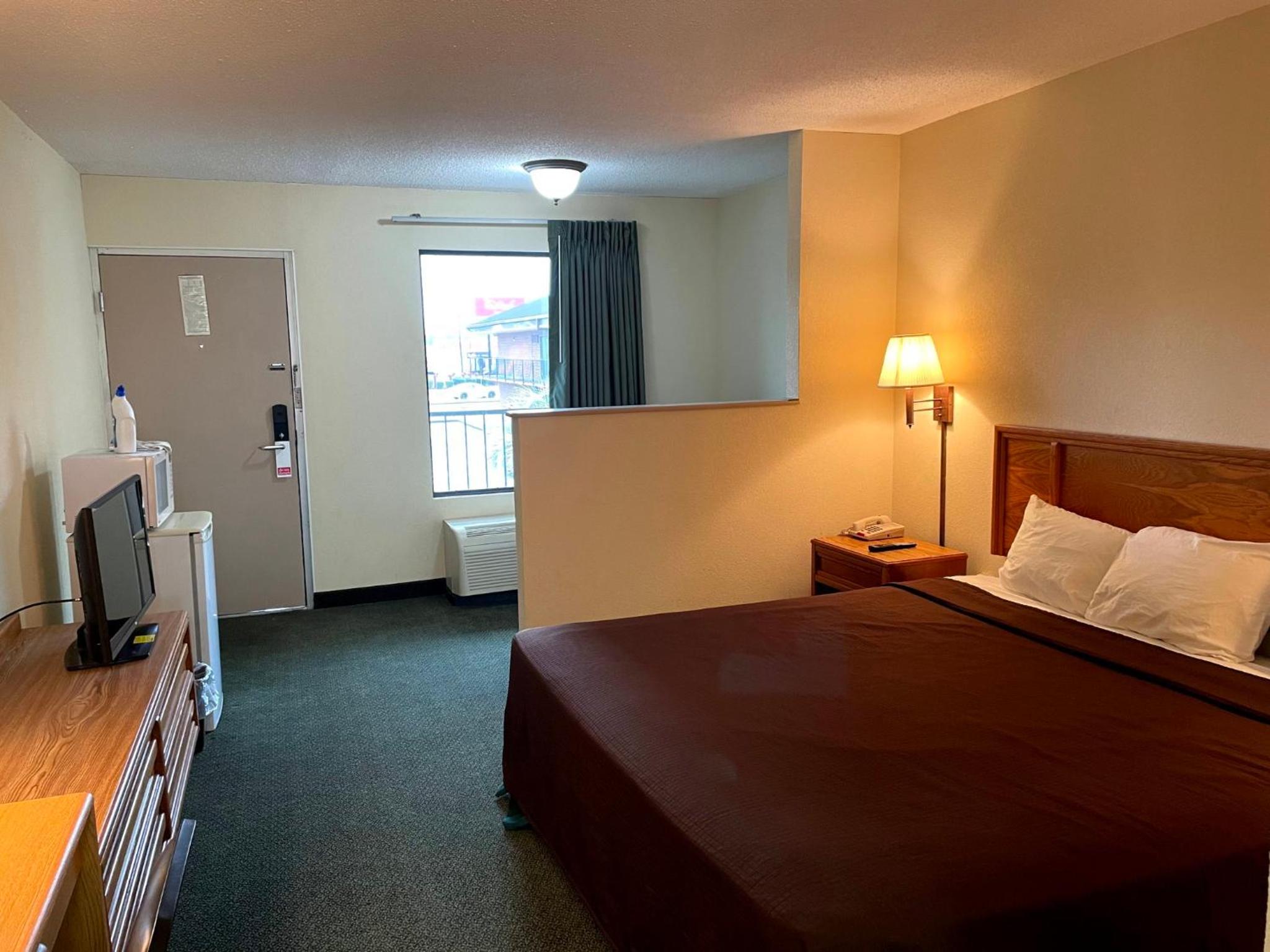 Travelers Inn & Suites