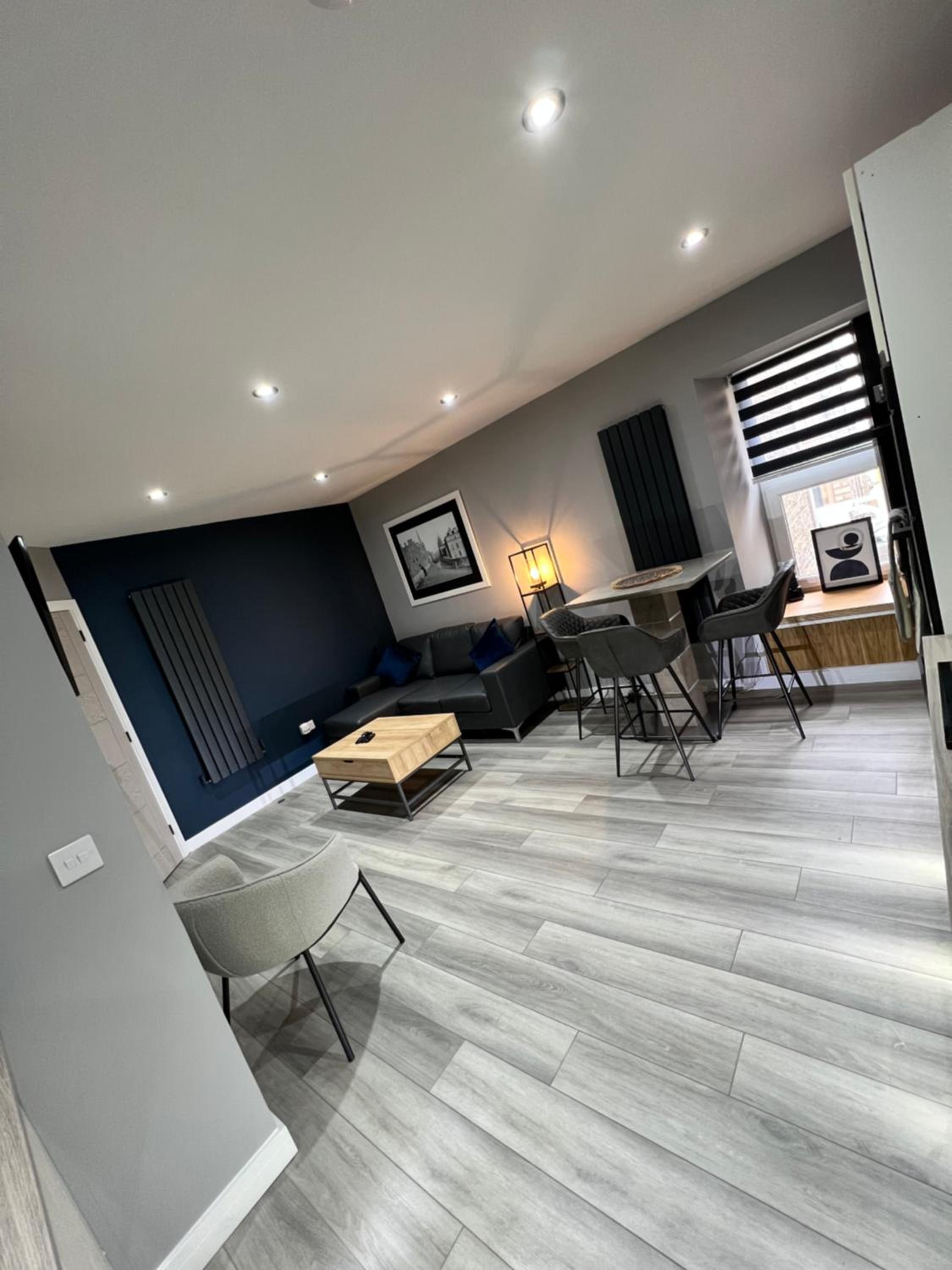 Hotel Town centre 3 bed luxury apartment - Image 1