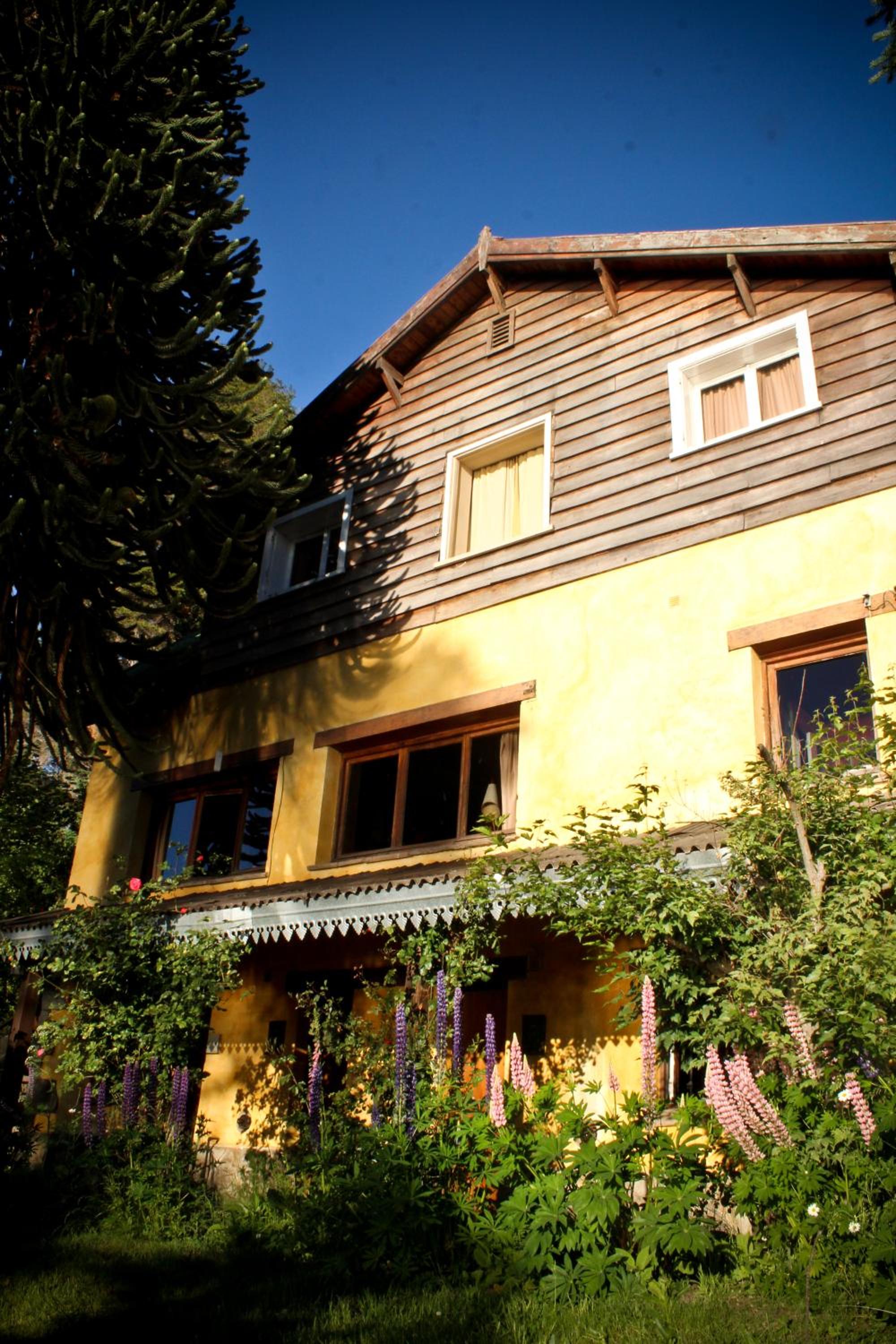 Los Juncos Patagonian Lake House