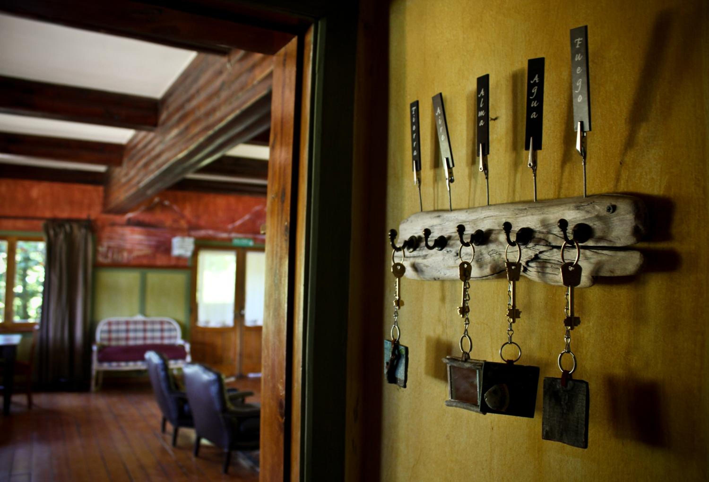Los Juncos Patagonian Lake House