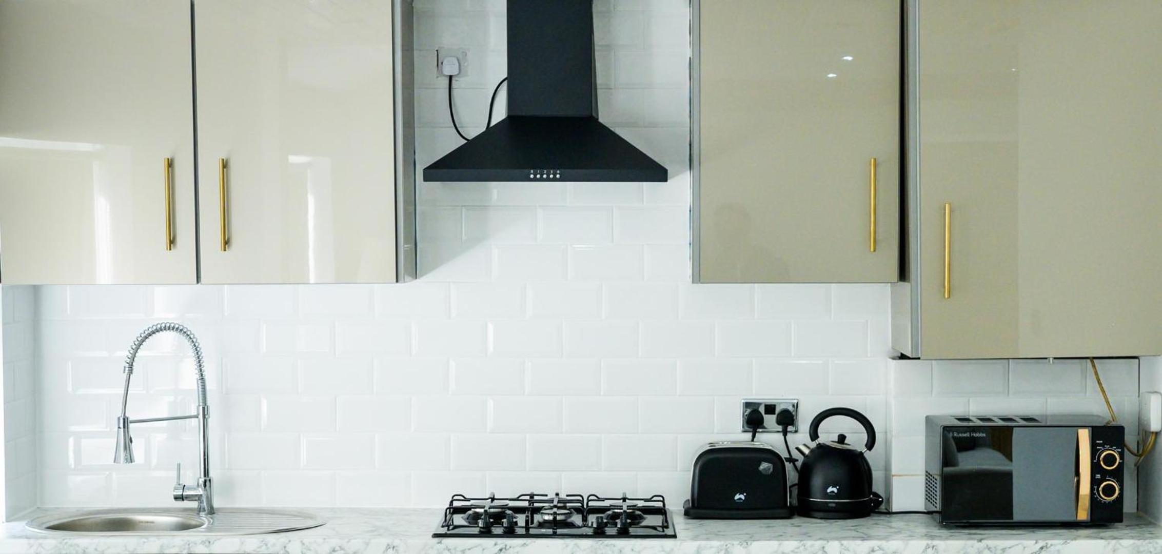 1 Bed House - Sleeps 2 - Parking - Wifi view 2