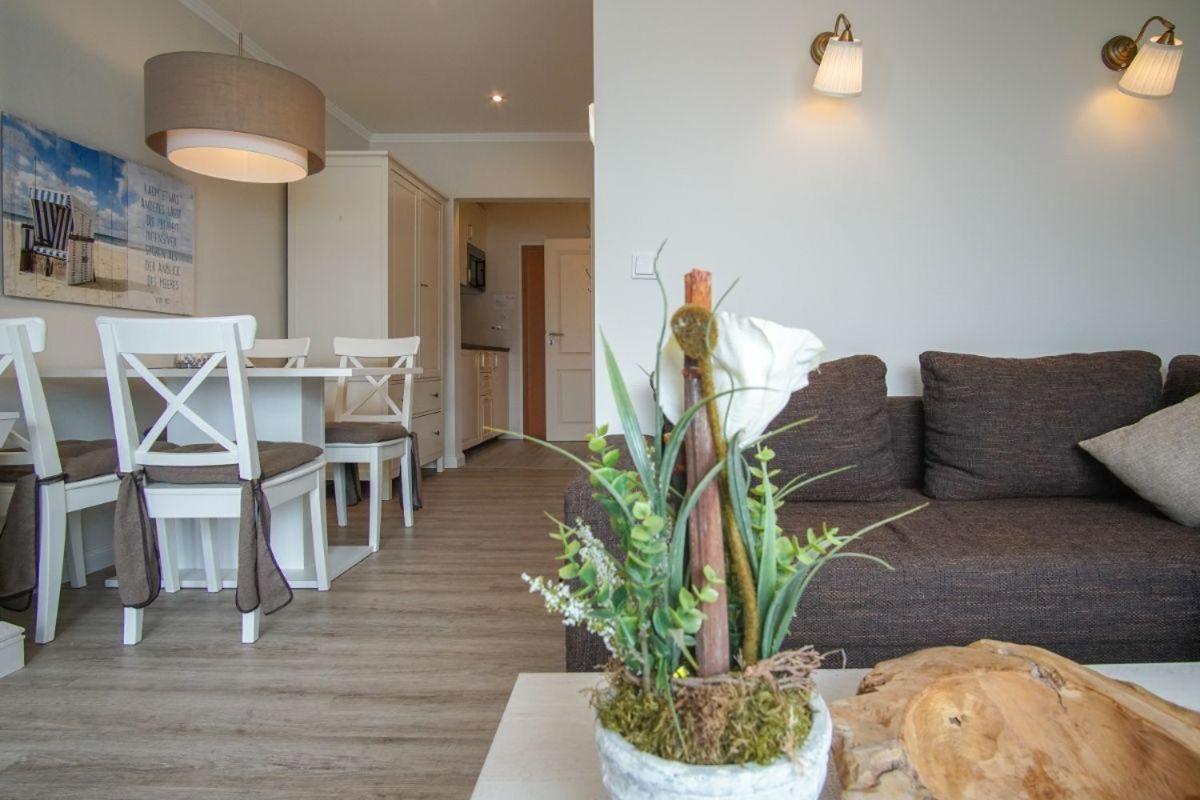 Strandhotel-Heiligenhafen-Wohnung-207-Kaeptn-s-cabin-Typ-III view 2