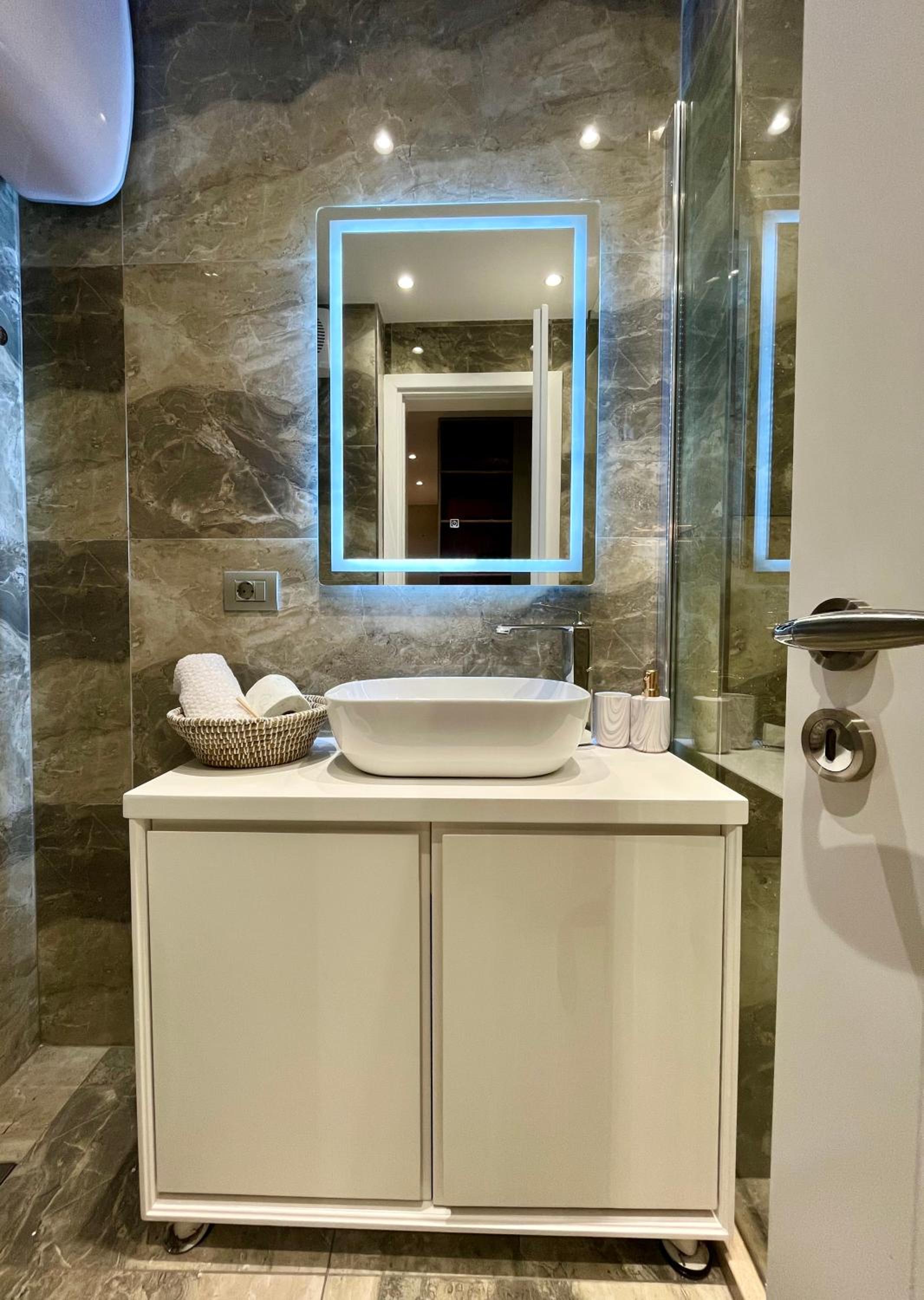 Adriatic Treasure Apt, Luxury & Beachfront - by BETA Premium