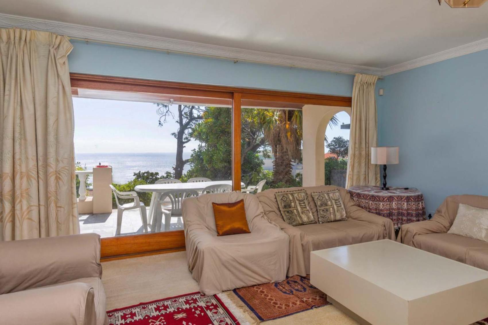Room for 2 in Camps Bay view 2