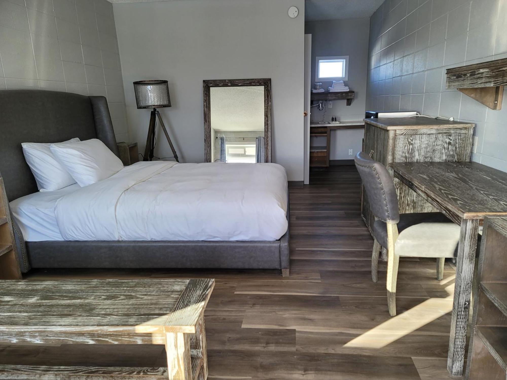 Grande Prairie Vacations - Parkside Inn - Property Image 2