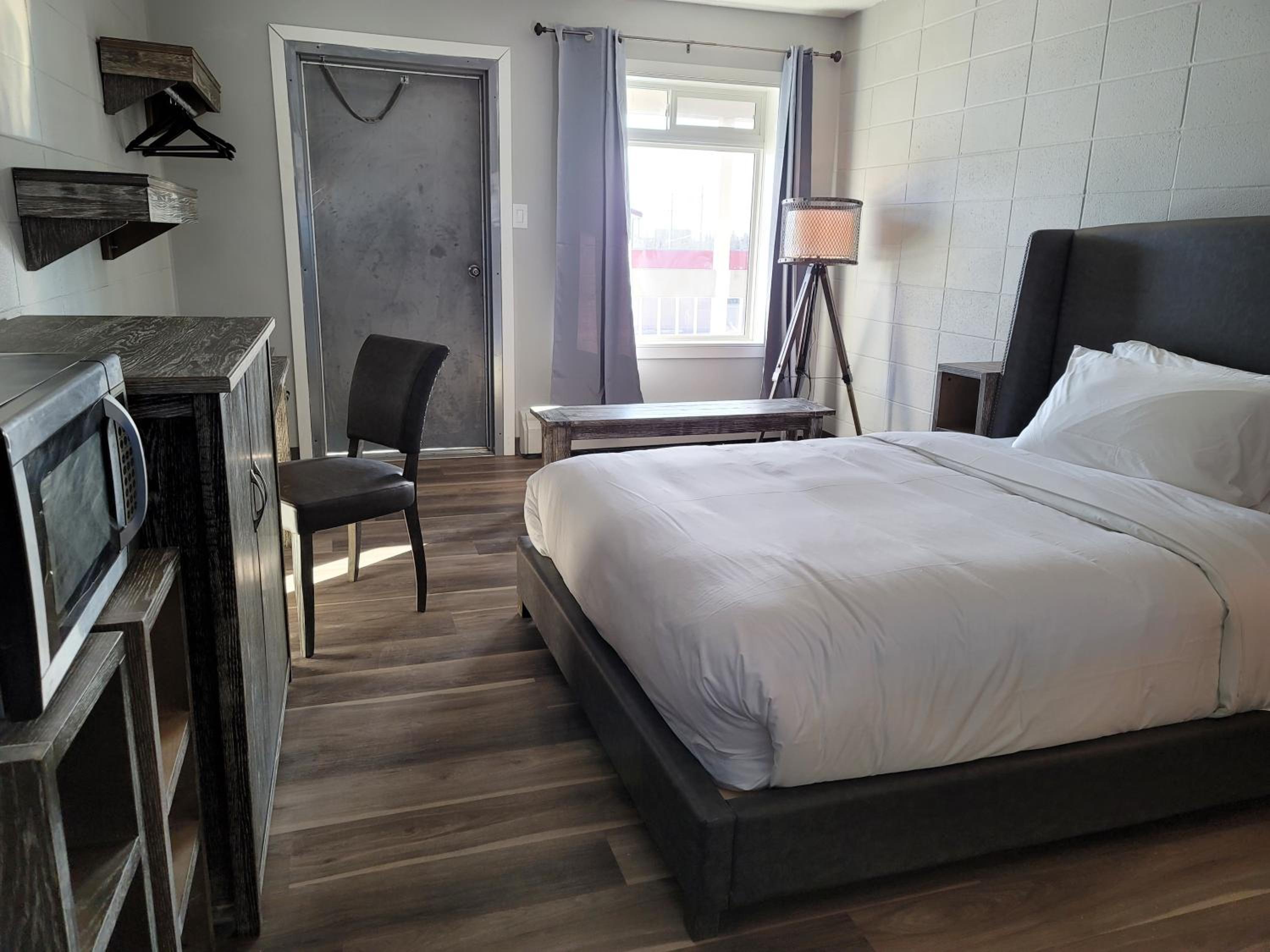 Grande Prairie Vacations - Parkside Inn - Property Image 5