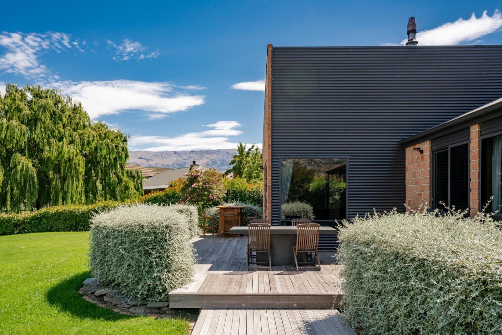 Edgewater Escape - Cromwell Holiday Home view 3