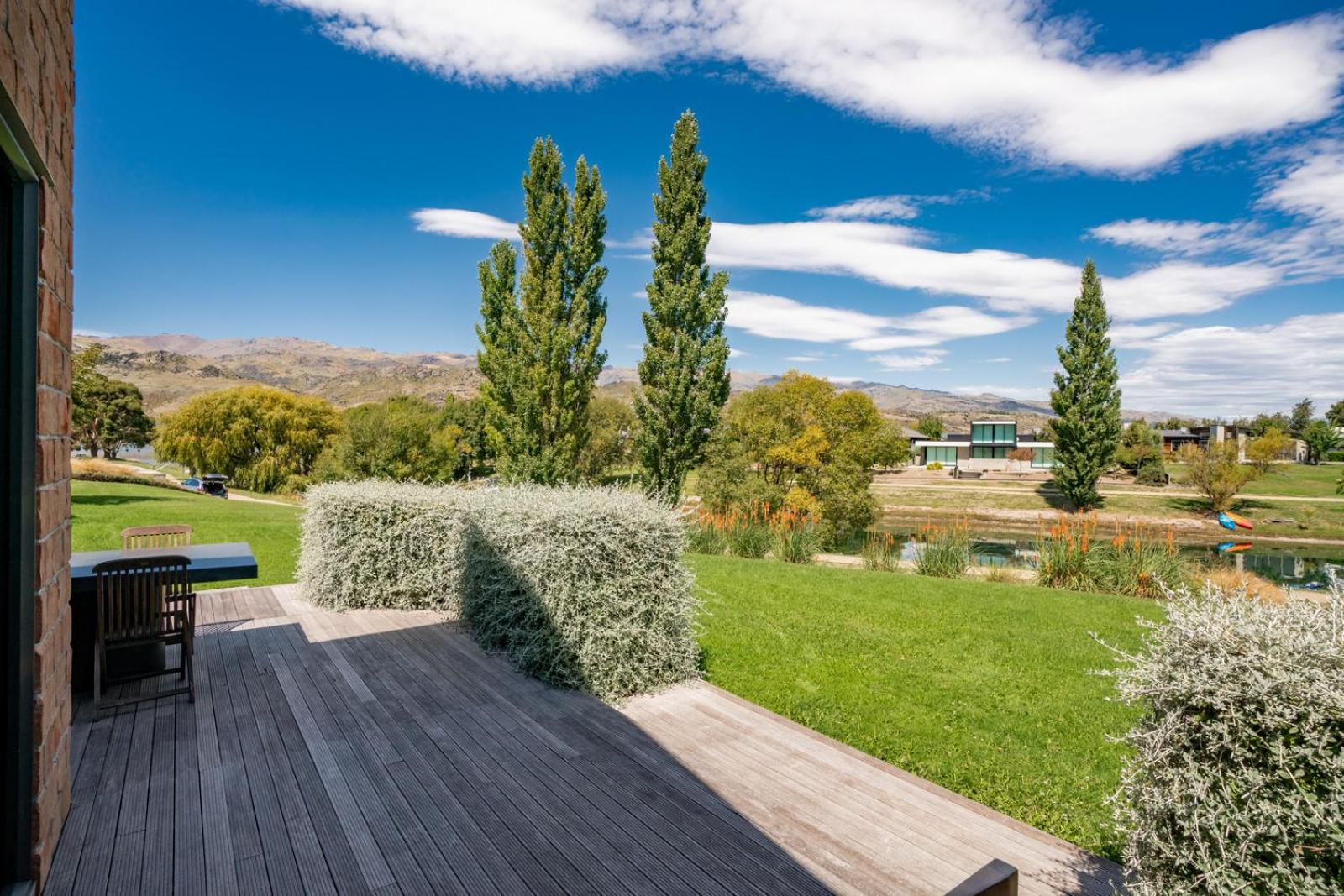 Edgewater Escape - Cromwell Holiday Home view 4
