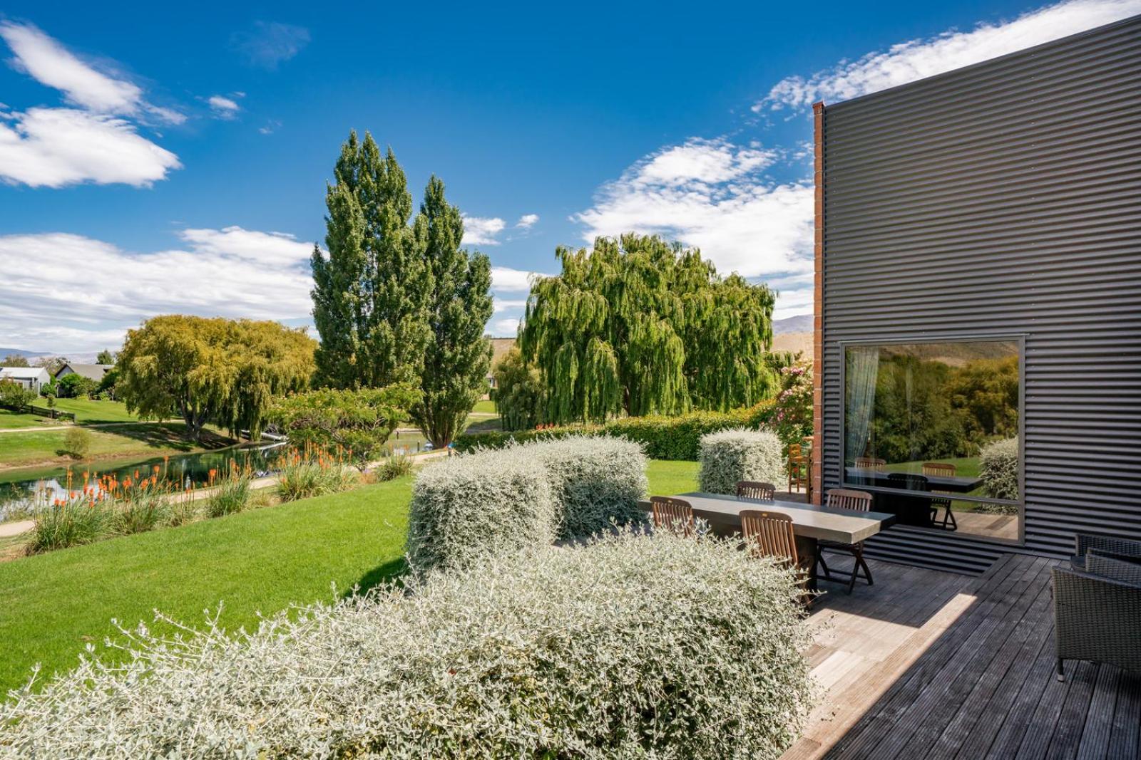 Edgewater Escape - Cromwell Holiday Home view 5