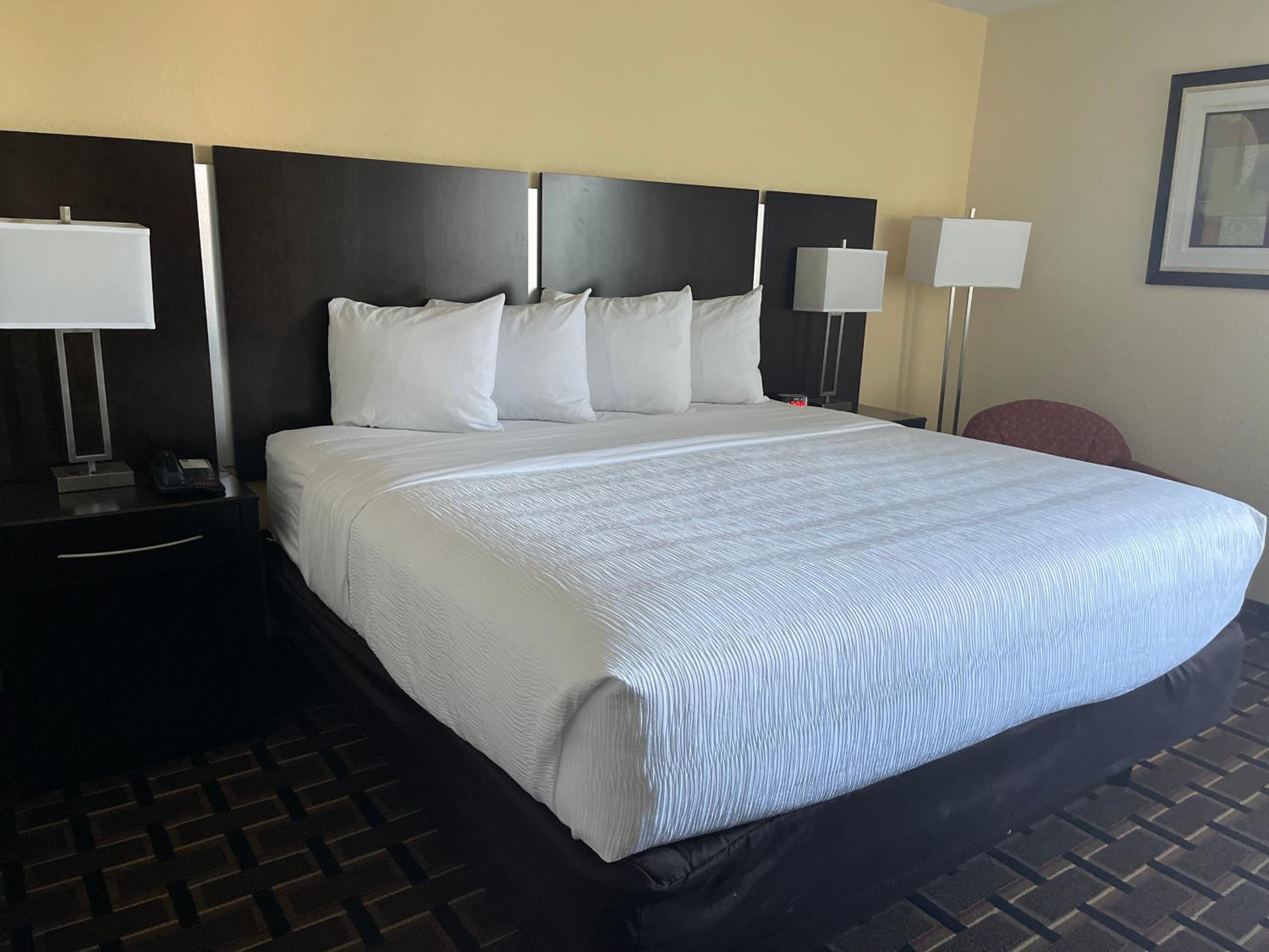 Scranton Vacations - Baymont by Wyndham Scranton Dunmore - Property Image 2