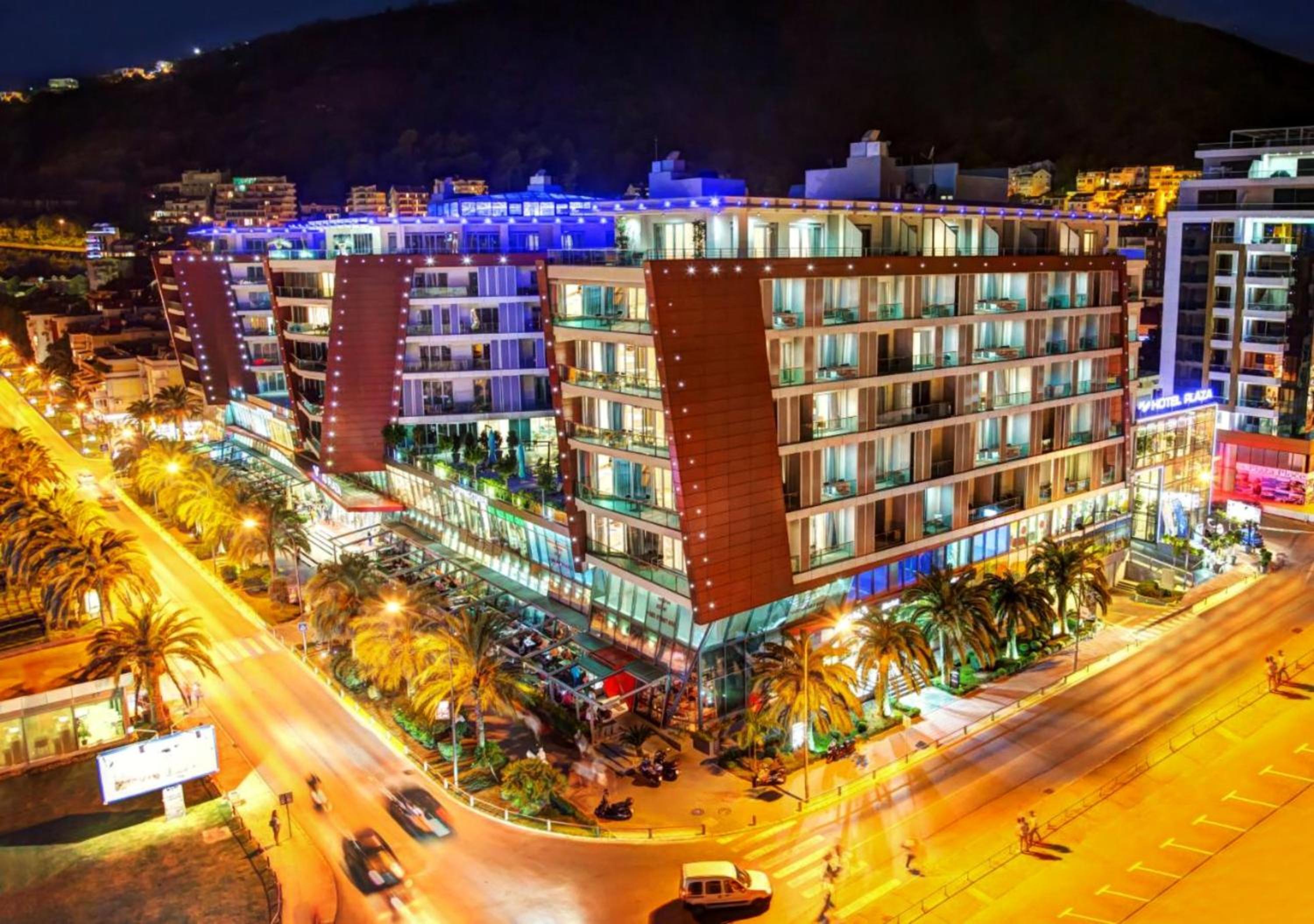 Condo Studio Plaza view 2