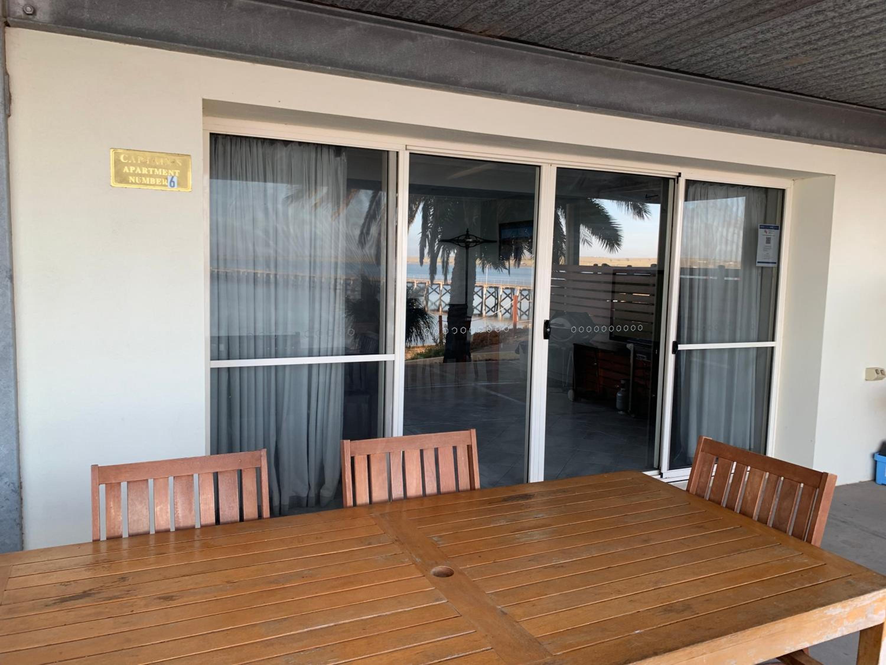 Beachside & Jetty View 6 - Captain's Apartment
