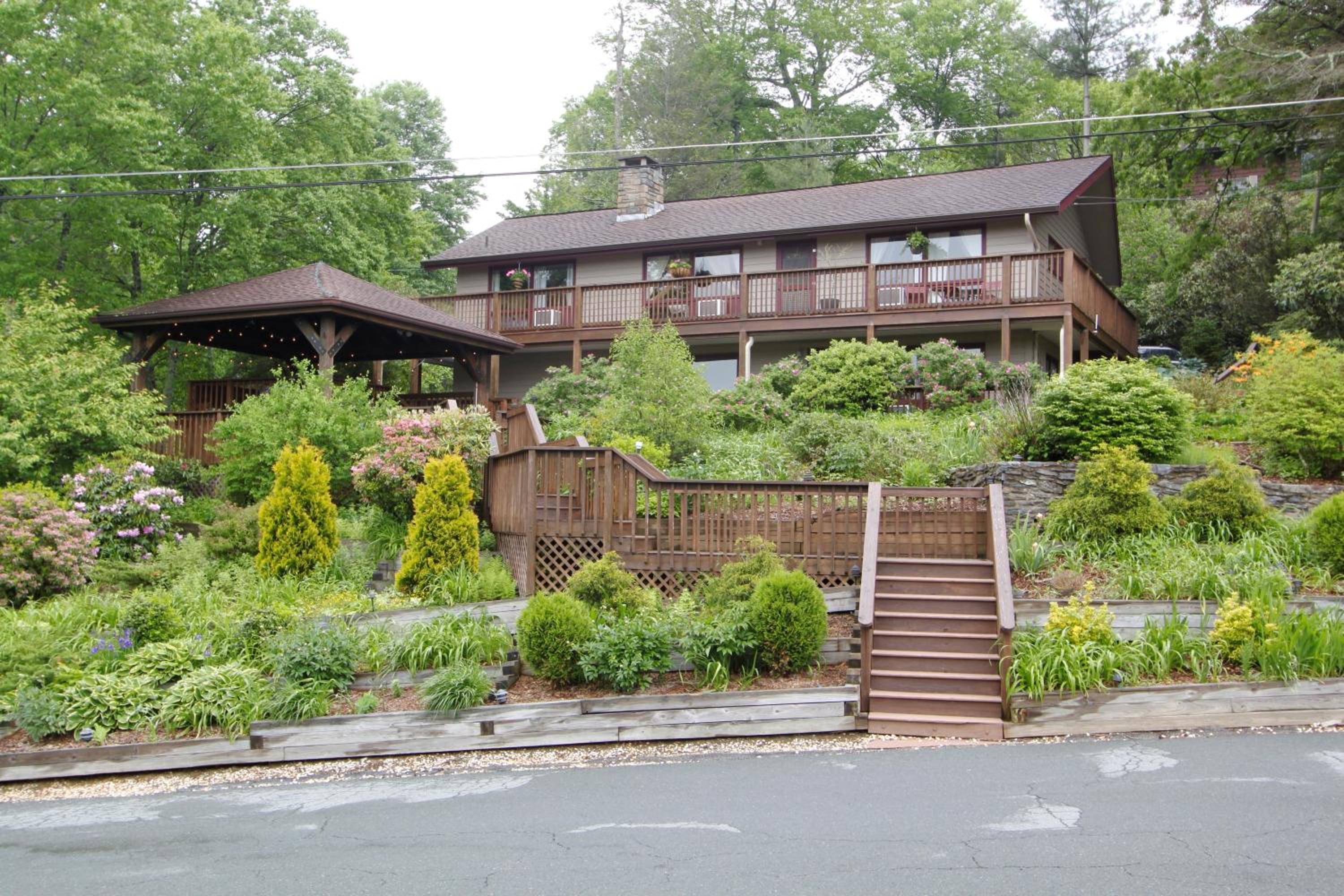 Cliff Dwellers Inn