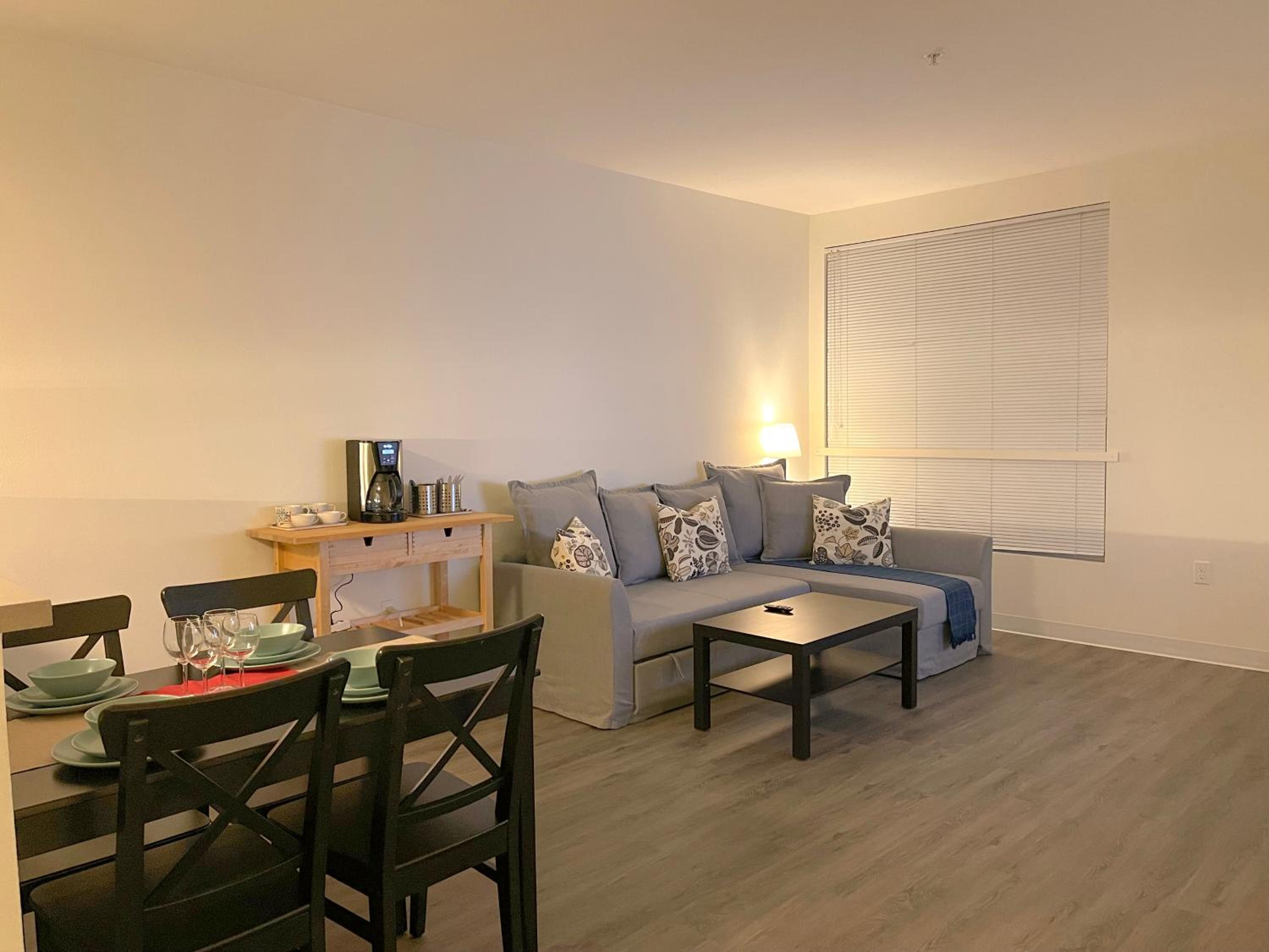 Perfect Apt w Parking Gym Pool WIFI in Arts District DTLA near Little Tokyo B4