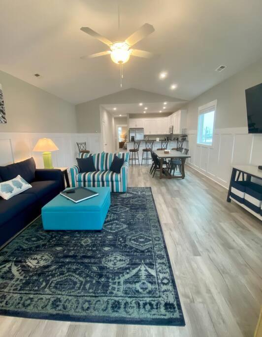 *NEW LISTING!* Surf City 3 Bed/3 Bath Townhome Beach Vacation Getaway! view 3