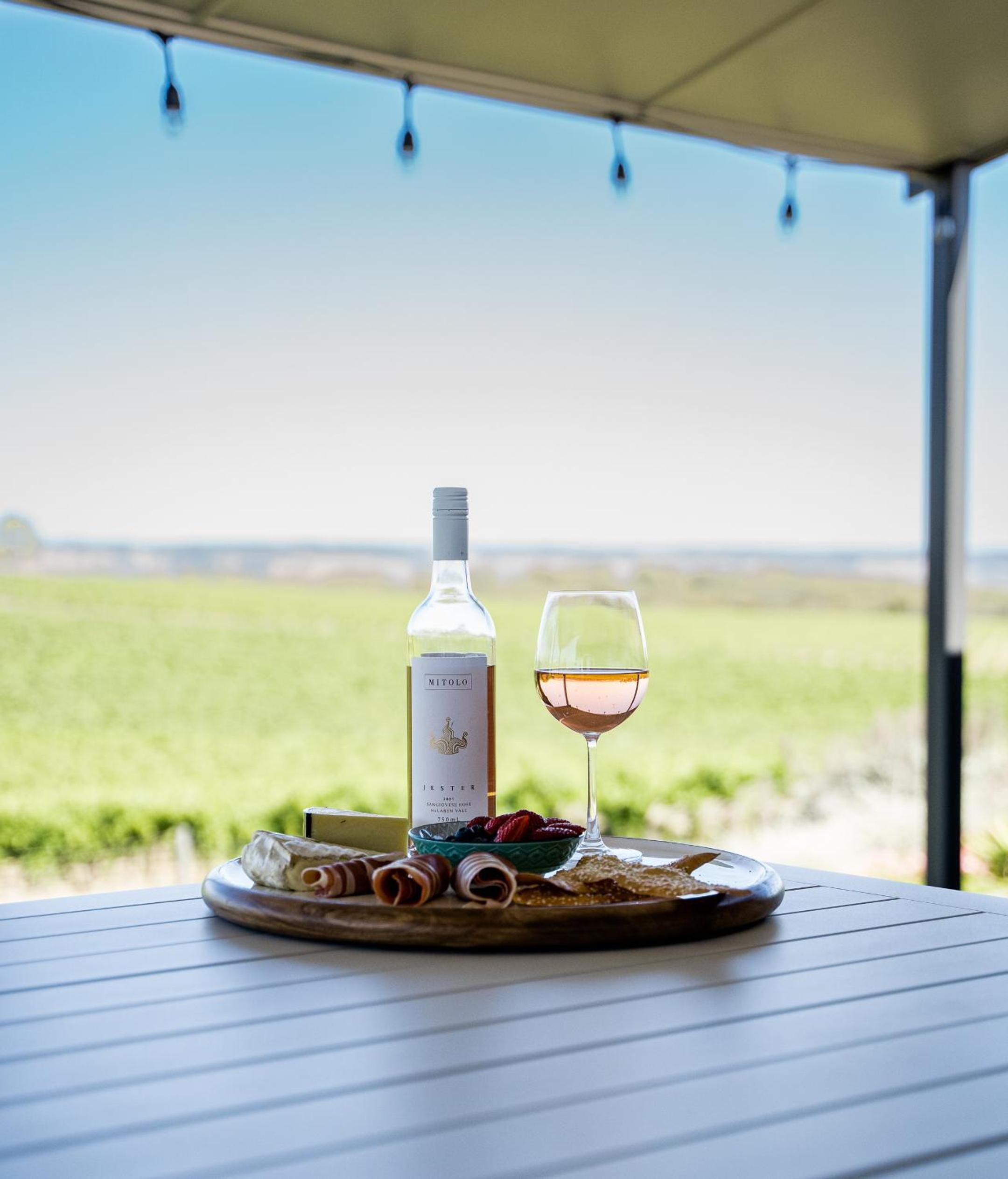 Miravino – breathtaking vineyard views