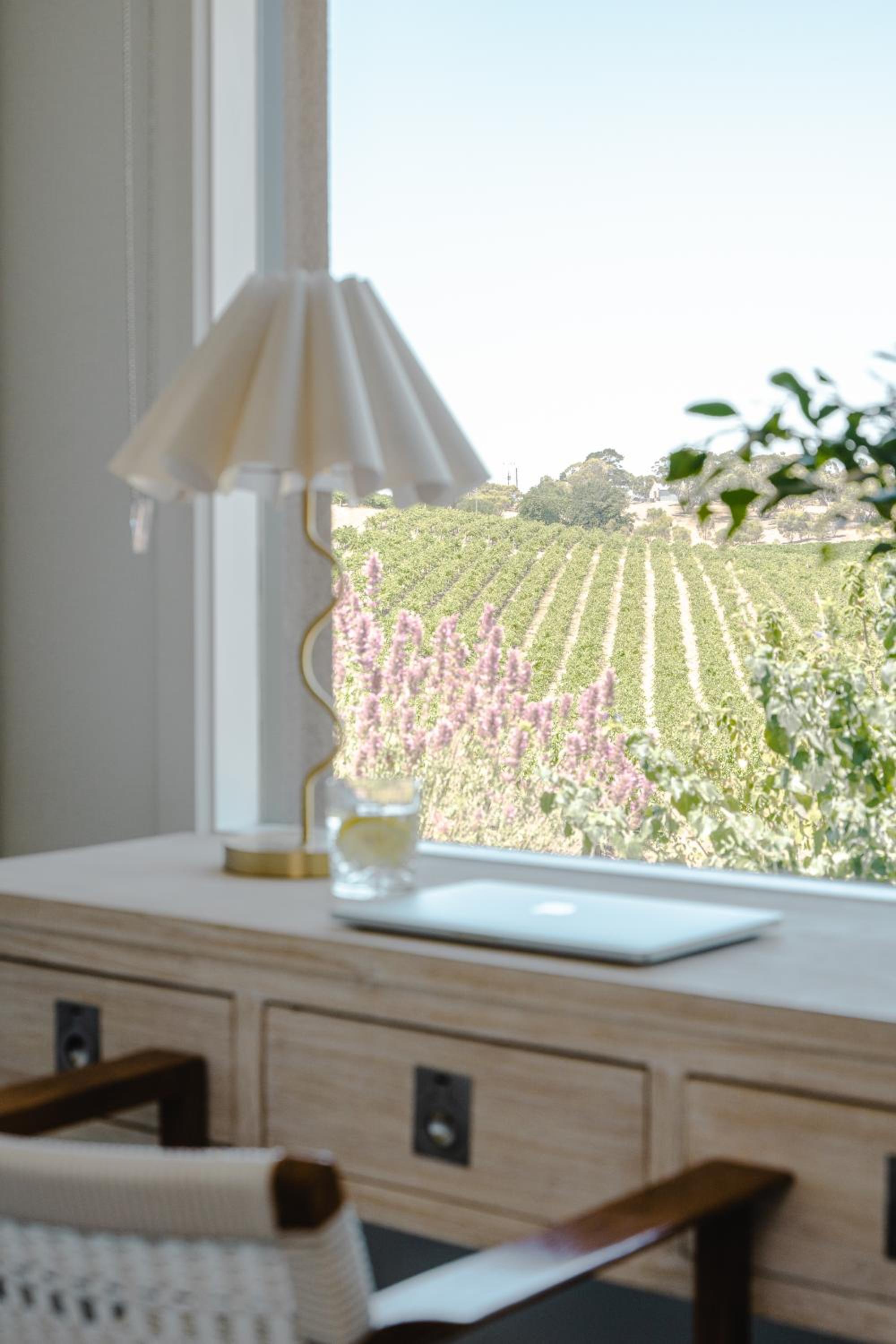 Miravino – breathtaking vineyard views