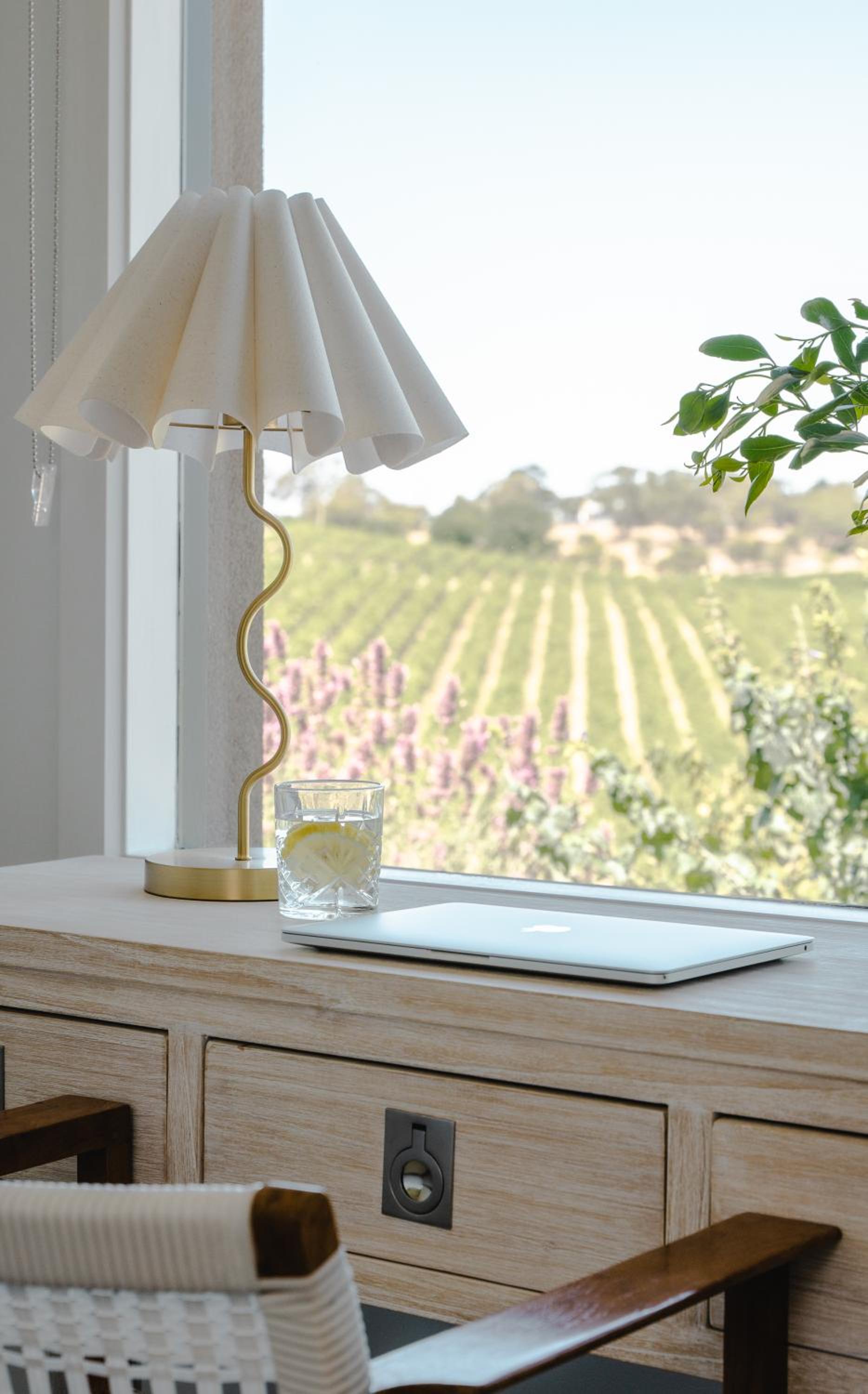 Miravino – breathtaking vineyard views