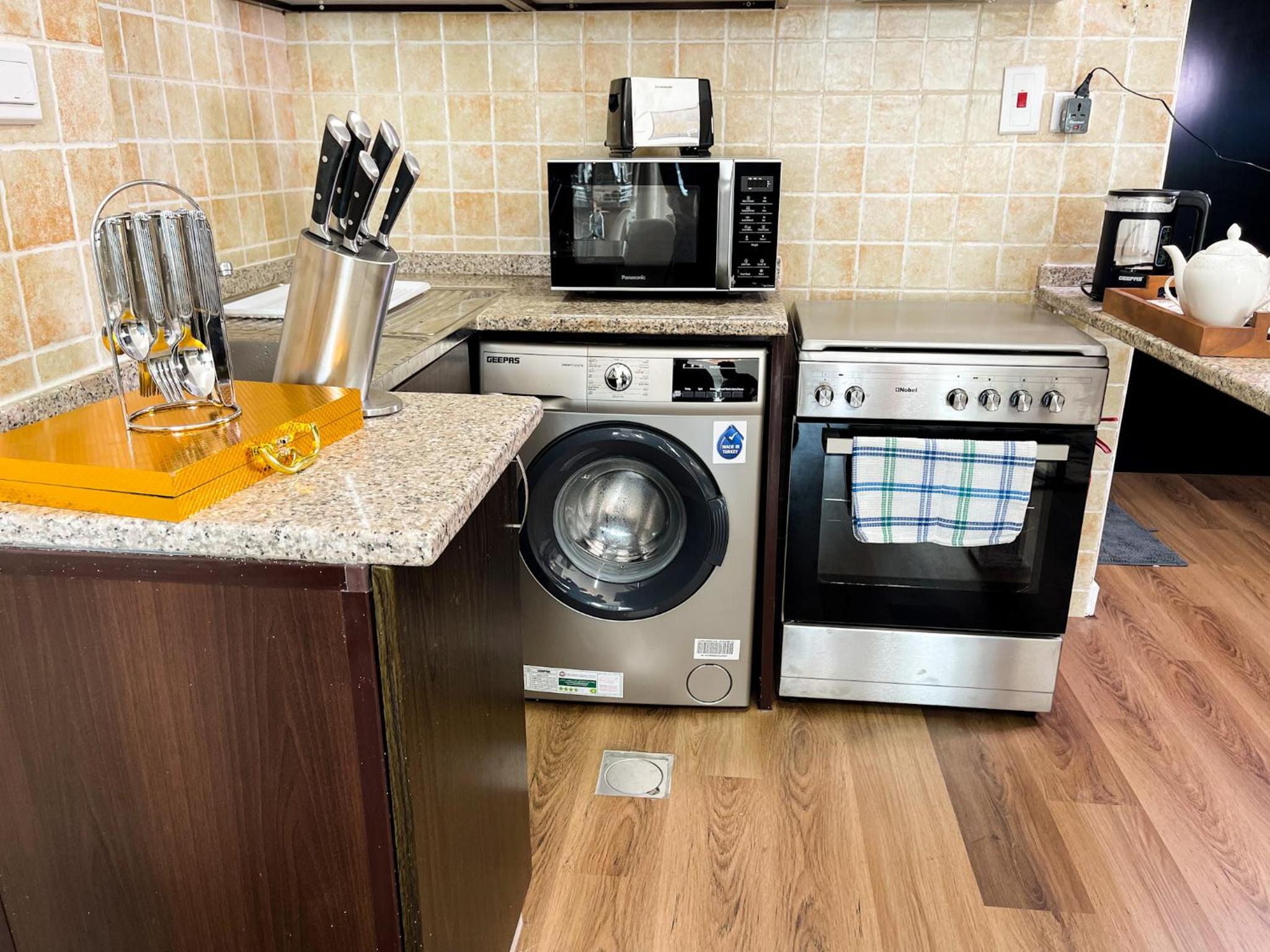 Luxury Studio Apartment Close to JBR Beach&Yacht Club&Metro-Available Airport Shuttle