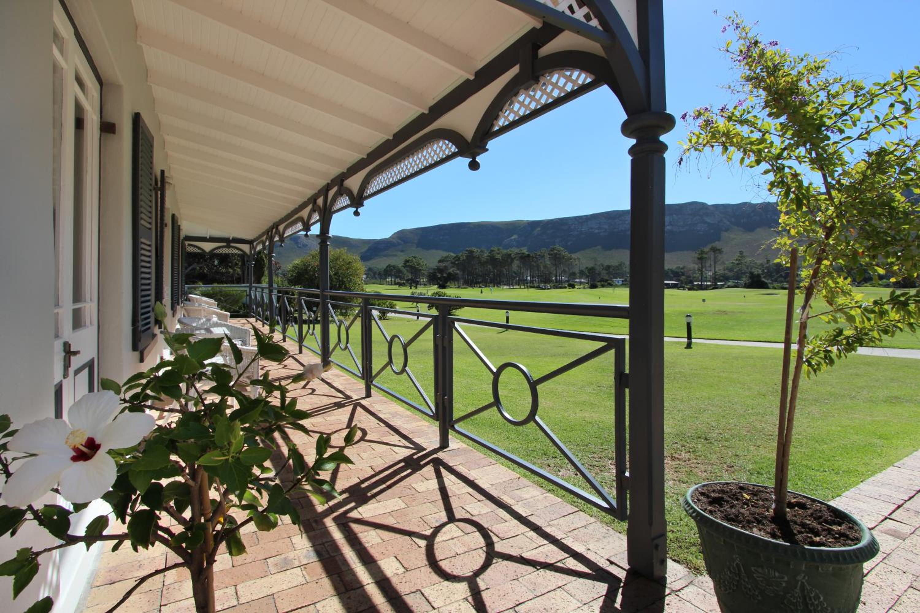 19th Hole Guest Lodge - Golfers paradise view 5