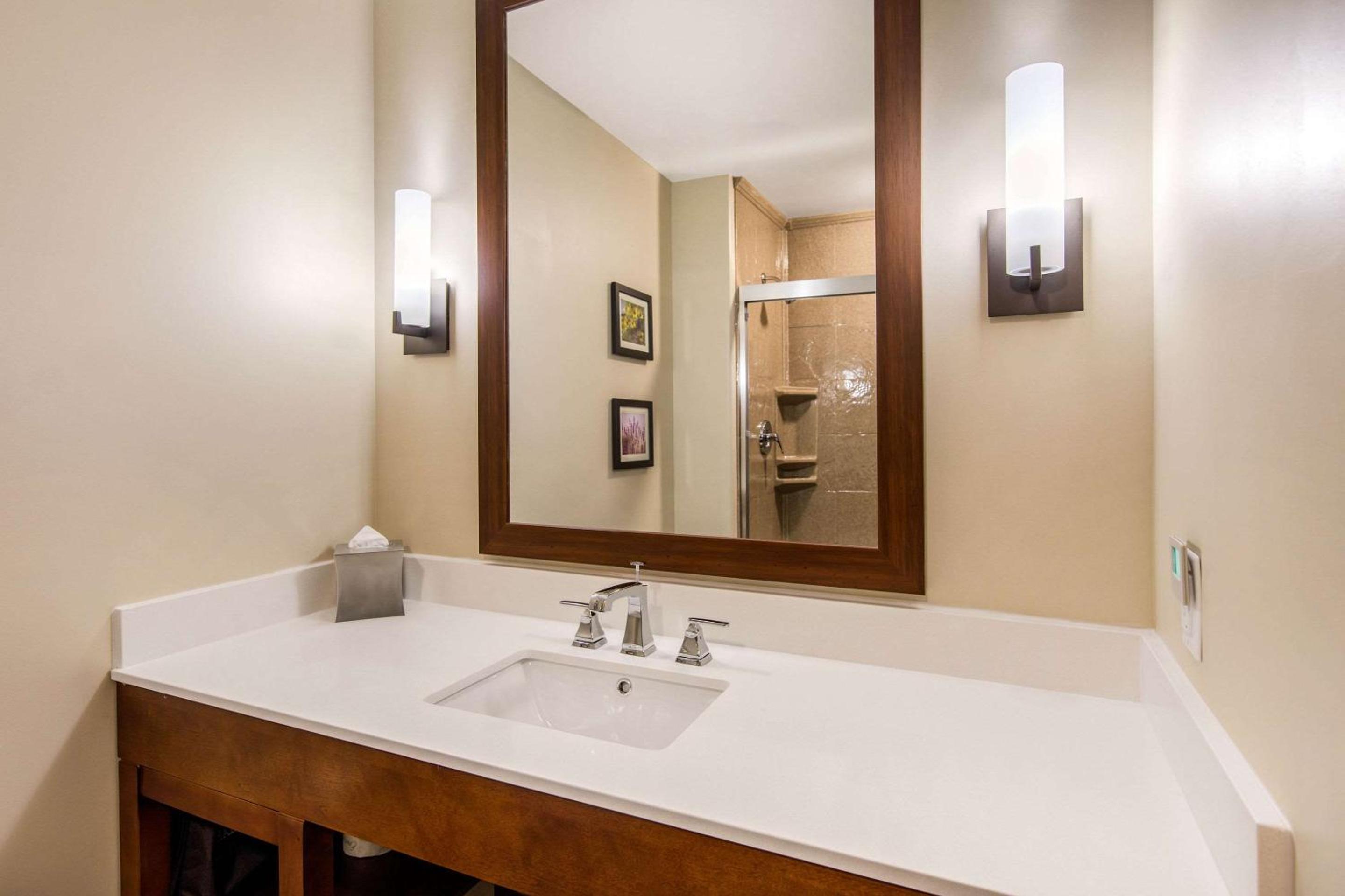 Liberal Vacations - Comfort Suites - Property Image 28